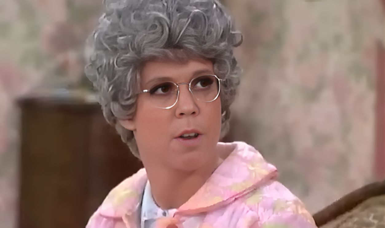 Screenshot from The Carol Burnett Show (1967–1978)