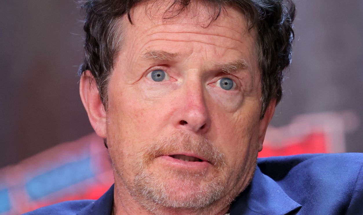 New York Comic Con 2022 - Day 3 NEW YORK, NEW YORK - OCTOBER 08: Actor Michael J. Fox speaks during a "Back To The Future Reunion" panel at New York Comic Con on October 08, 2022 in New York City.