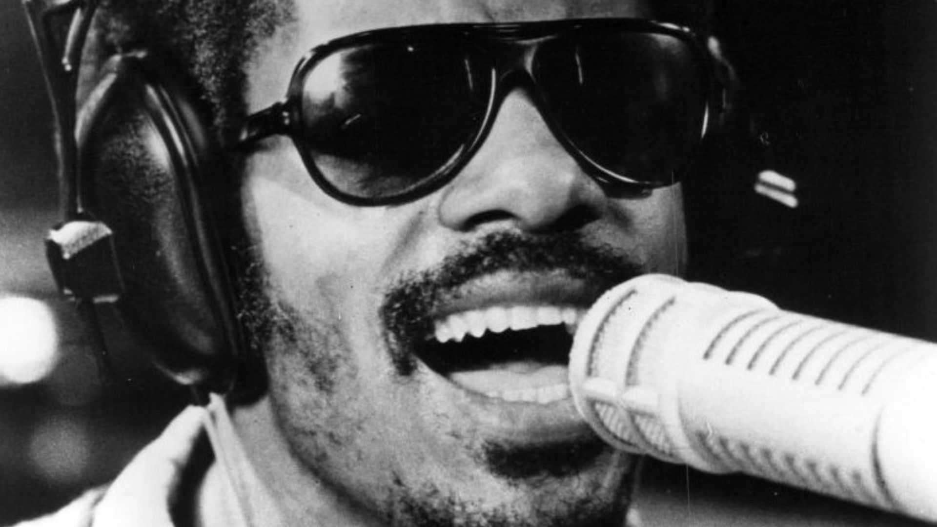 Photo of Stevie Wonder.