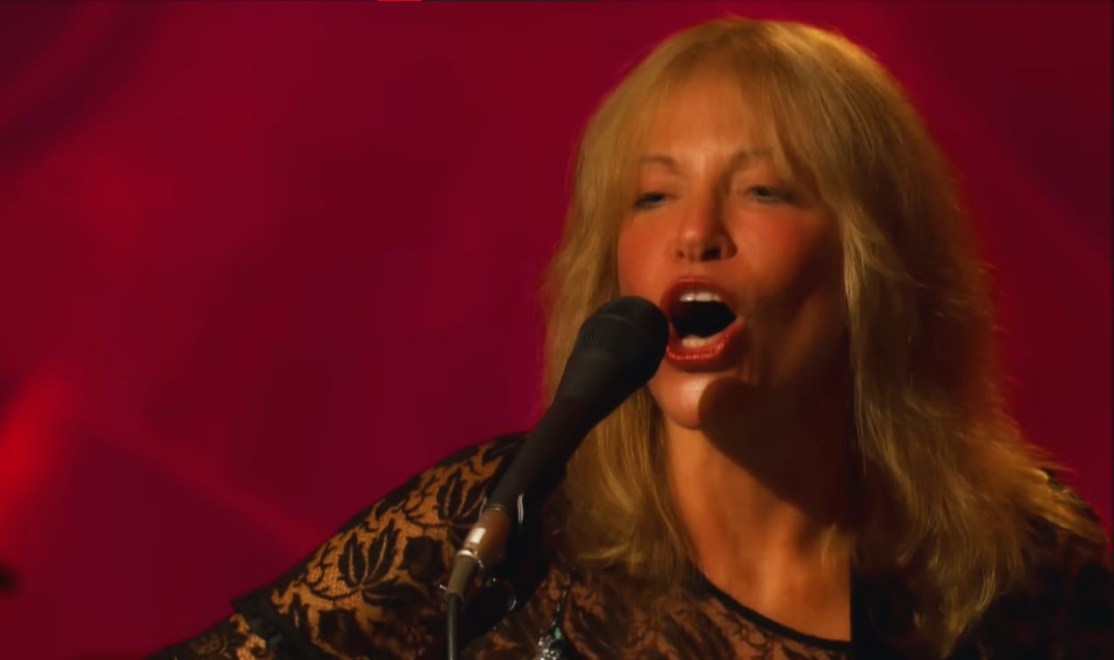 Screenshot from You're So Vain (Live On The Queen Mary 2) (2005)