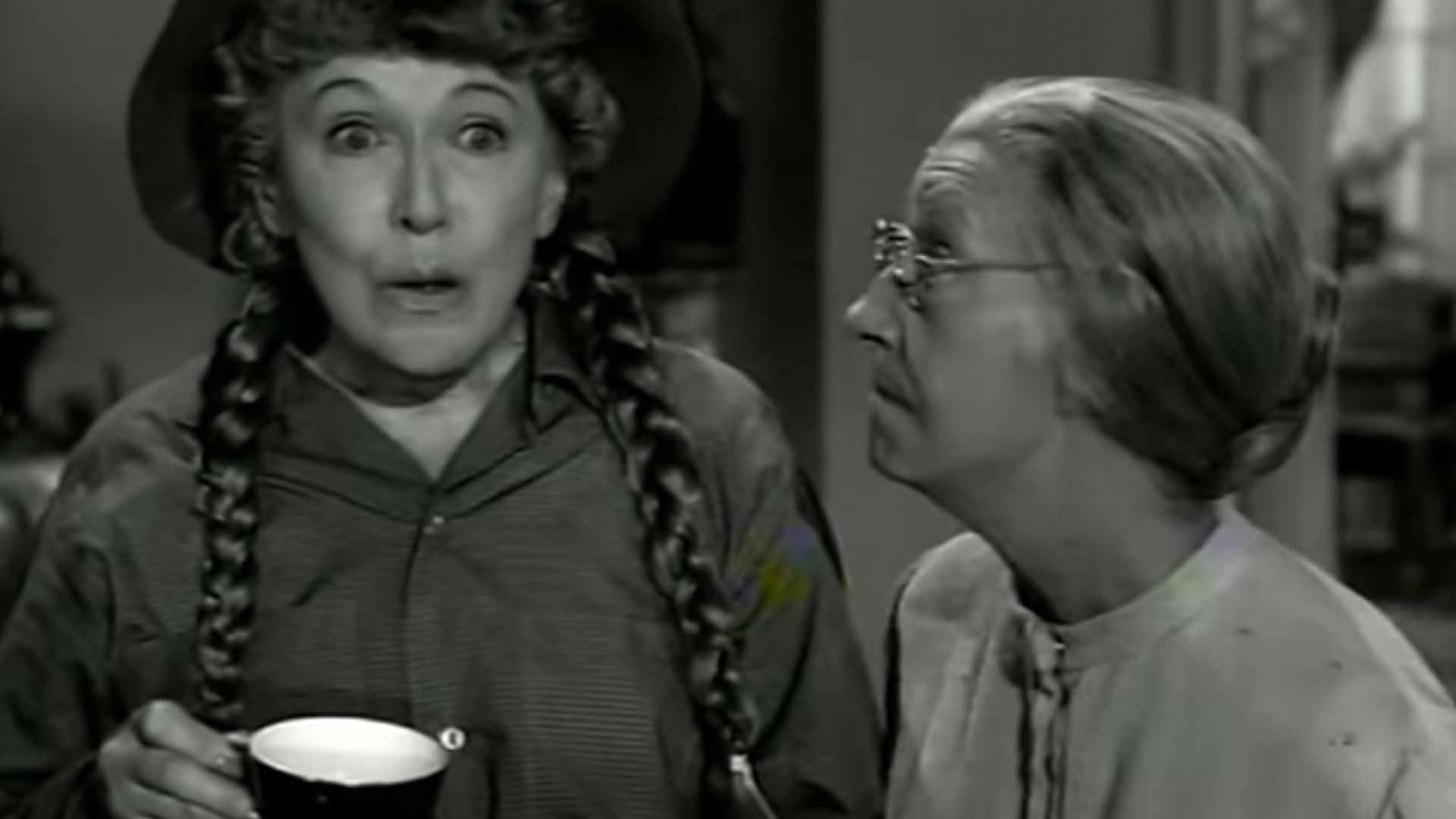 Doris Packer and Irene Ryan in the TV series The Beverly Hillbillies, episode The Clampett Look