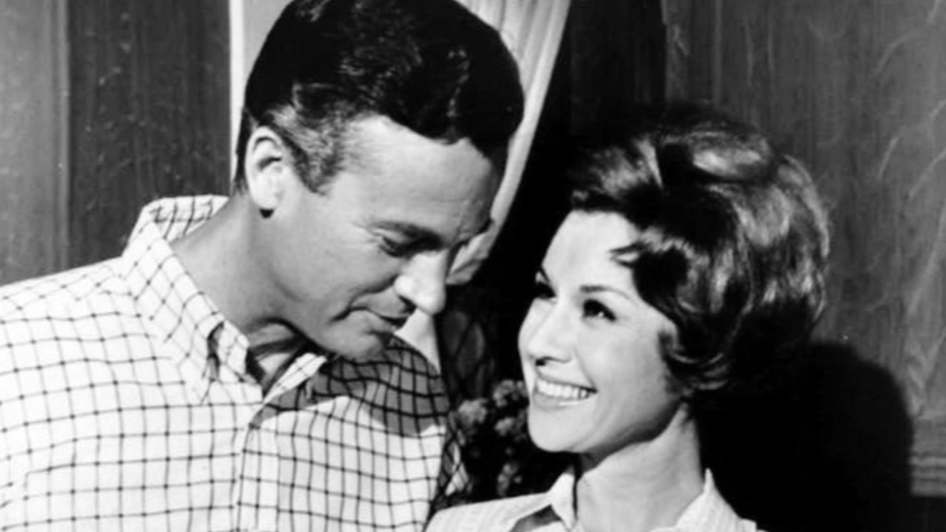 Photo of Mark Miller as Jim Nash and Patricia Crowley as Joan Nash from the television program Please Don't Eat the Daisies.