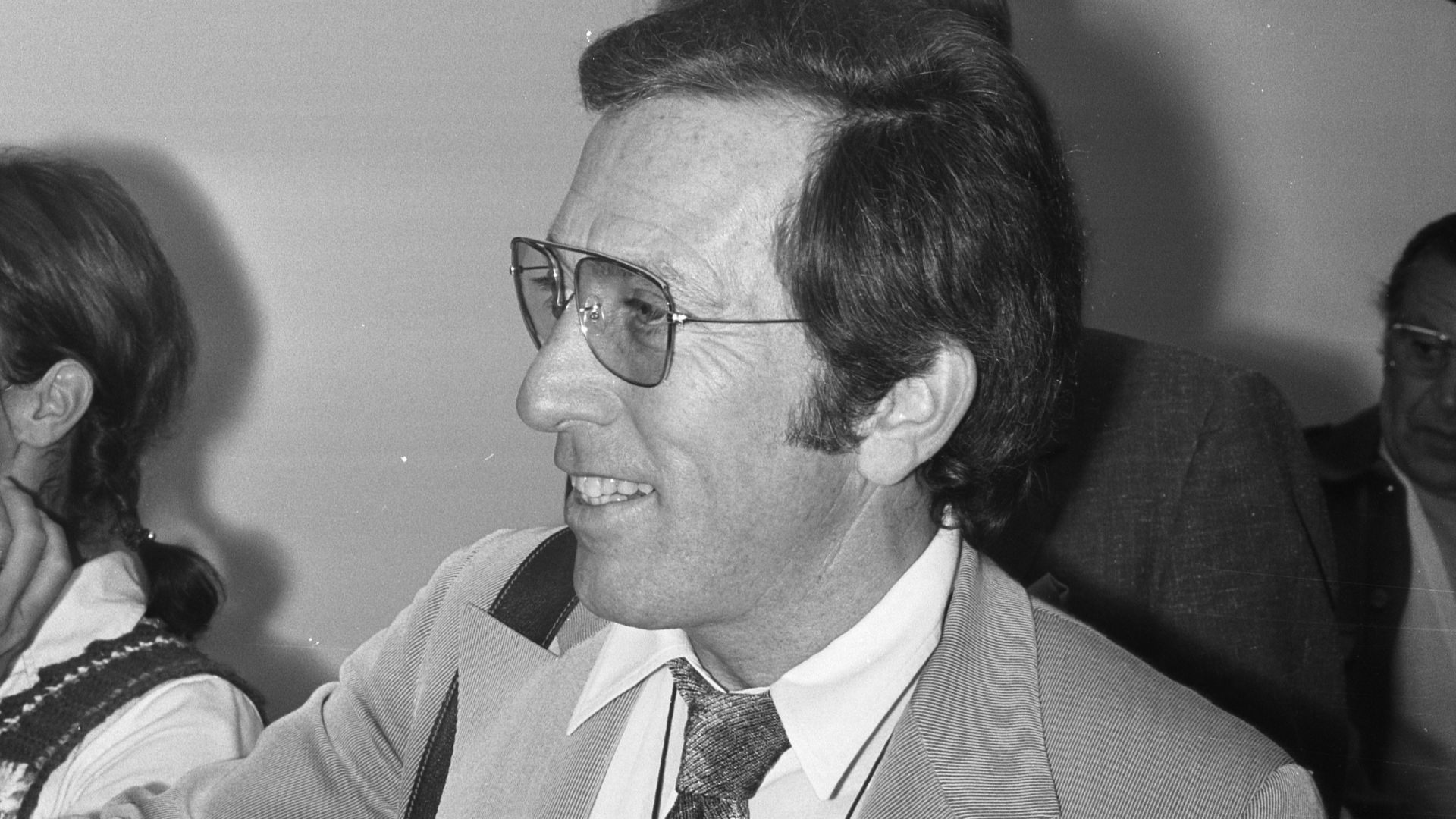 Collectie / Archief : Fotocollectie Anefo
Reportage / Serie : [ onbekend ]
Beschrijving : Andy Williams met echtgenote op Schiphol
Datum : 1 september 1972
Locatie : Noord-Holland, Schiphol
Trefwoorden : ECHTGENOTES, zangers
Persoonsnaam : Andy Williams
F