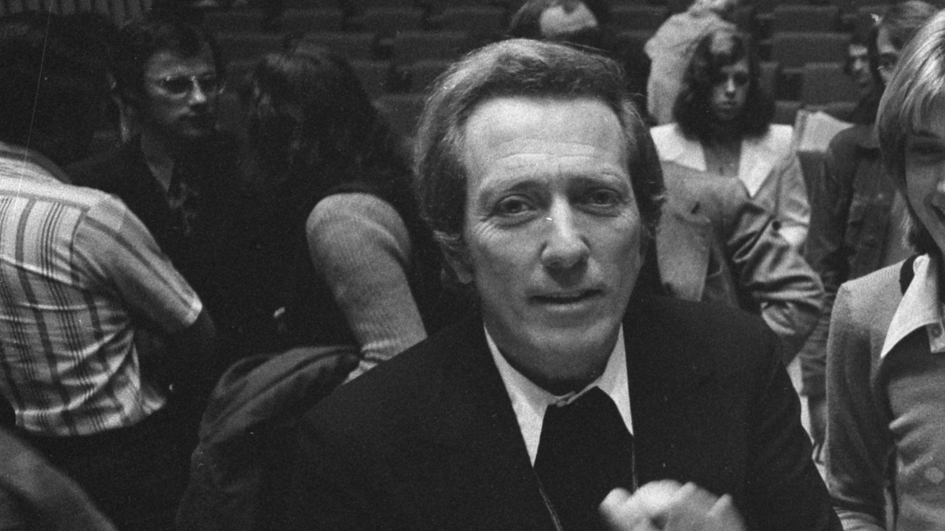 Collectie / Archief : Fotocollectie Anefo
Reportage / Serie : [ onbekend ]
Beschrijving : Repetities Unicef Gala ; Andy Williams (l) en neven Andy en David (r), midden dirigent Ken Thorne
Datum : 4 april 1974
Trefwoorden : REPETITIES, dirigenten
Persoonsn