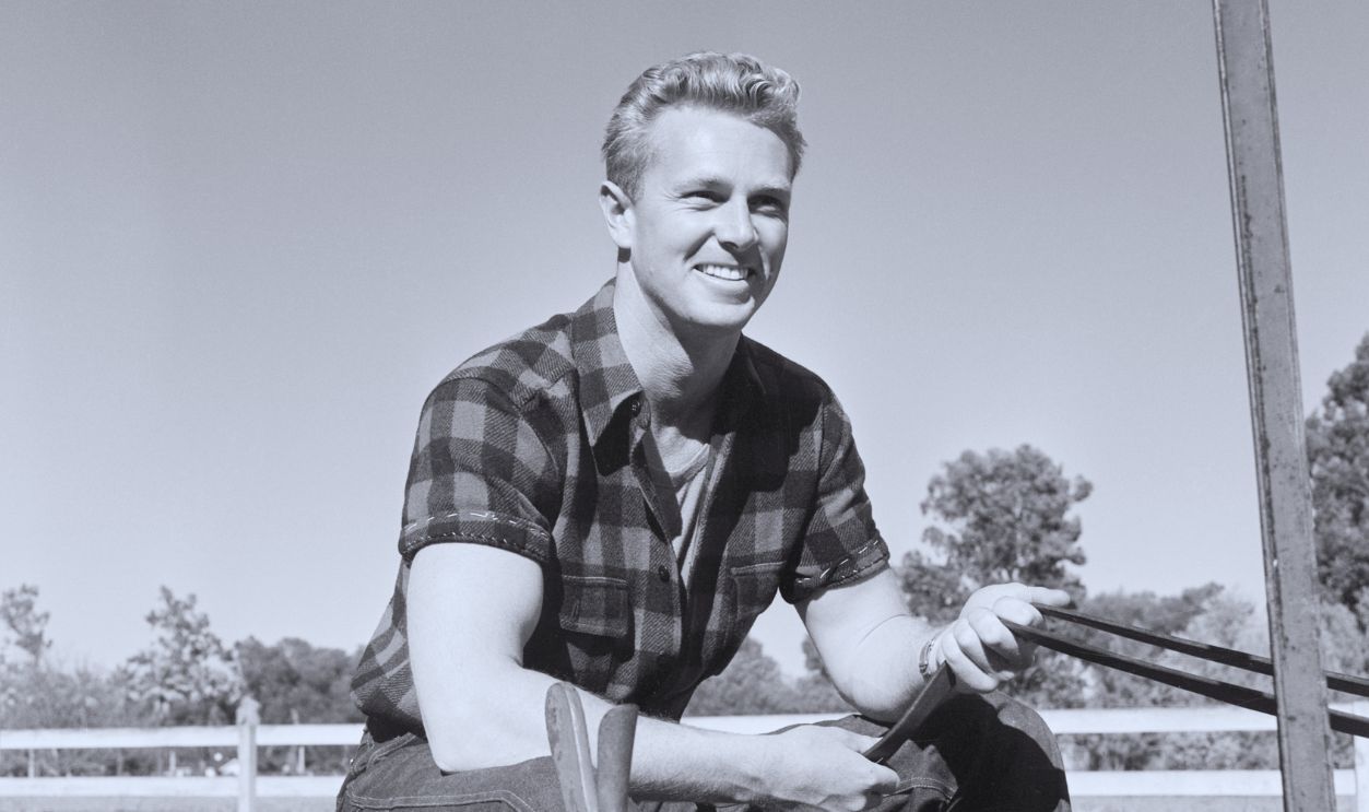 Gettyimages - 515582968, Actor Sterling Hayden Driving Farm Machinery