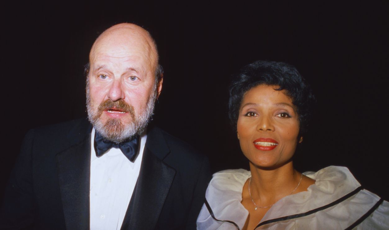 Gettyimages - 2189713474, Werner Klemperer Werner Klemperer and wife Kim Hamilton Circa 1980's