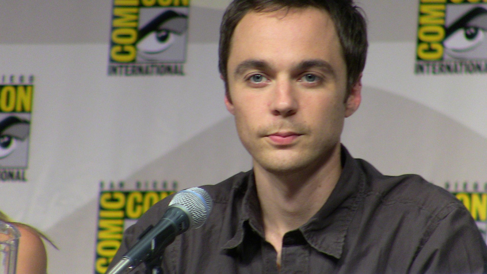 kristin.eonline.com - Comic-Con 2009 - The Big Bang Theory Panel - San Diego, Calif. - July 24, 2009