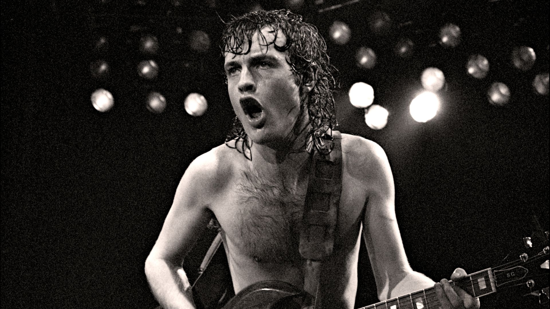 AC/DC - Angus Young - Manchester Apollo - 1982