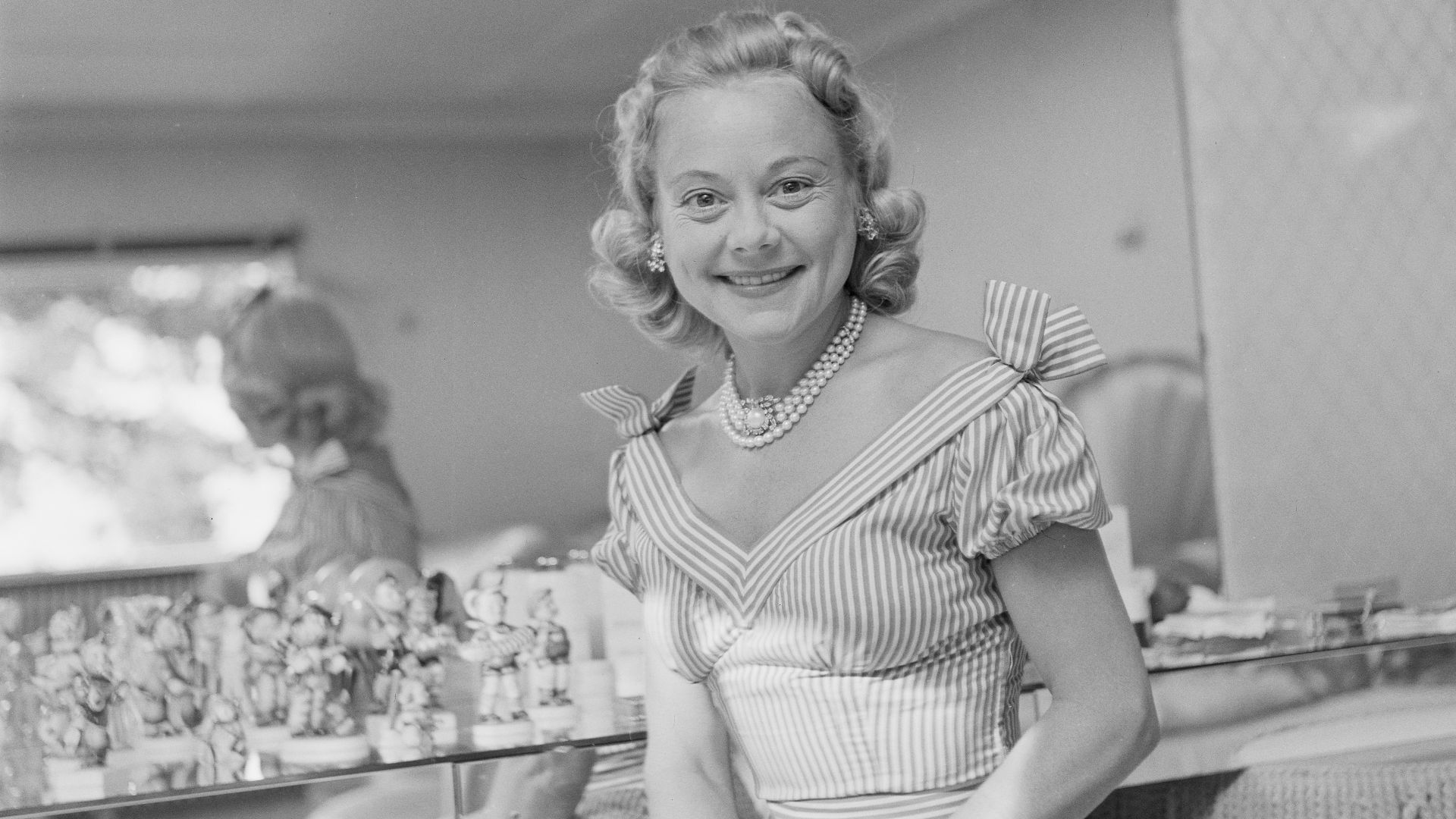 Bildet er hentet fra Arkivverket.
Sonja Henie. NÅ nr. 21, 1953

Arkivinstitusjon : Riksarkivet
Arkivnavn : Billedbladet NÅ
Sted : Norge, Ukjent, Ukjent,
Emneord: Kunstløpere
Avbildet: