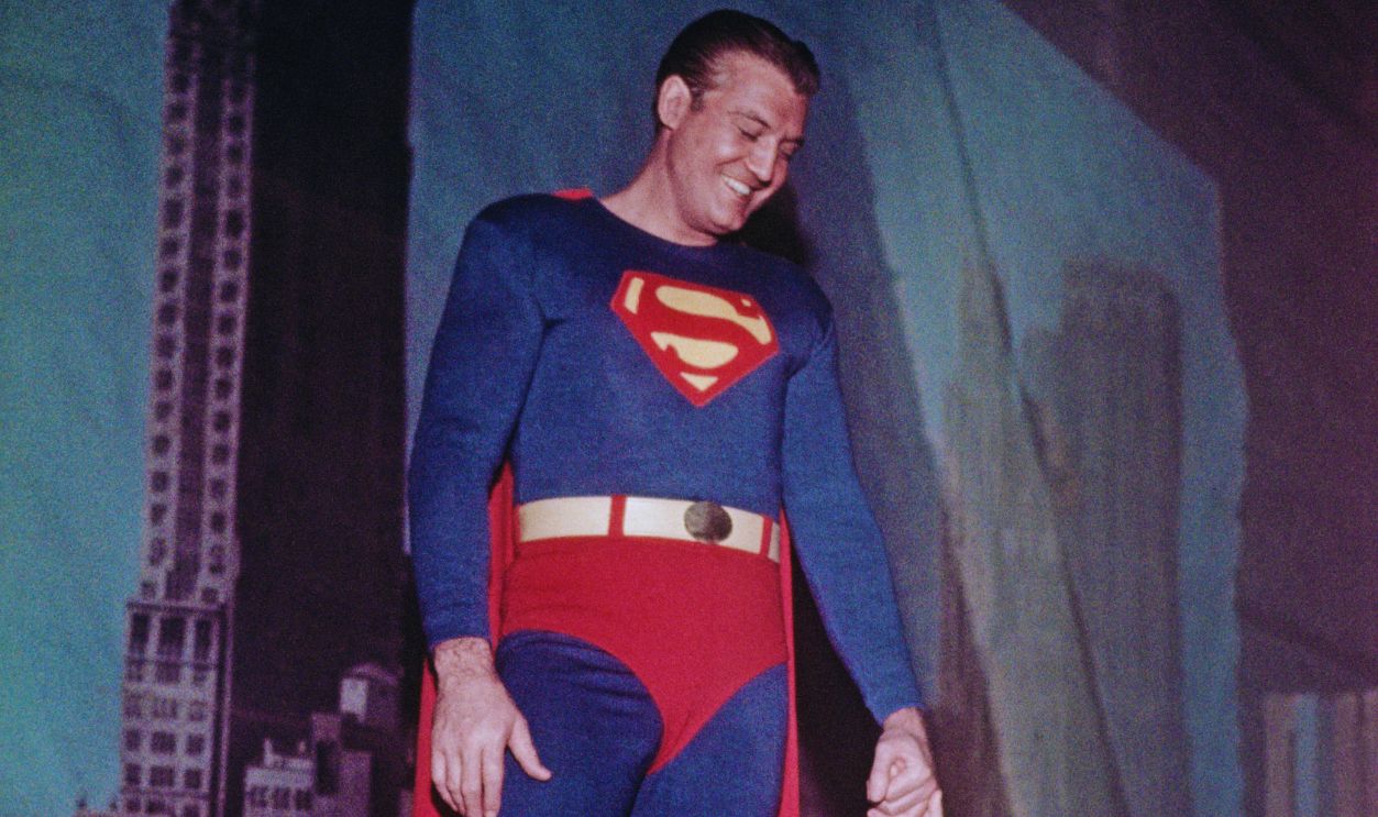 Gettyimages - 138634831, Adventures of Superman George Reeves (1914-1959), US actor, and Phyllis Coates, US actress, smile while holding hands in a publicity portrait issued for the US television series, 'Adventures of Superman', USA, circa 1952. The comic book adaptation starred Reeves as 'Superman', and Coates as 'Lois Lane' 