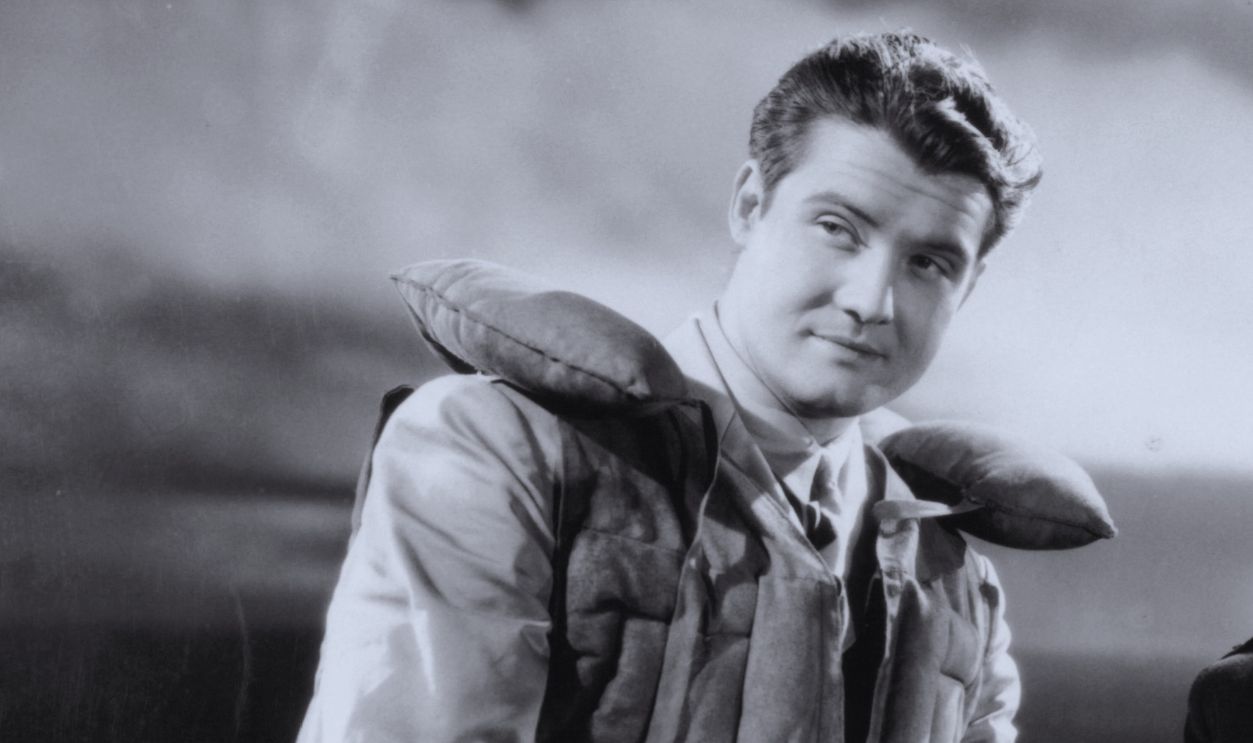 Gettyimages - 136872157, George Reeves And Claudette Colbert In 'So Proudly We Hail'