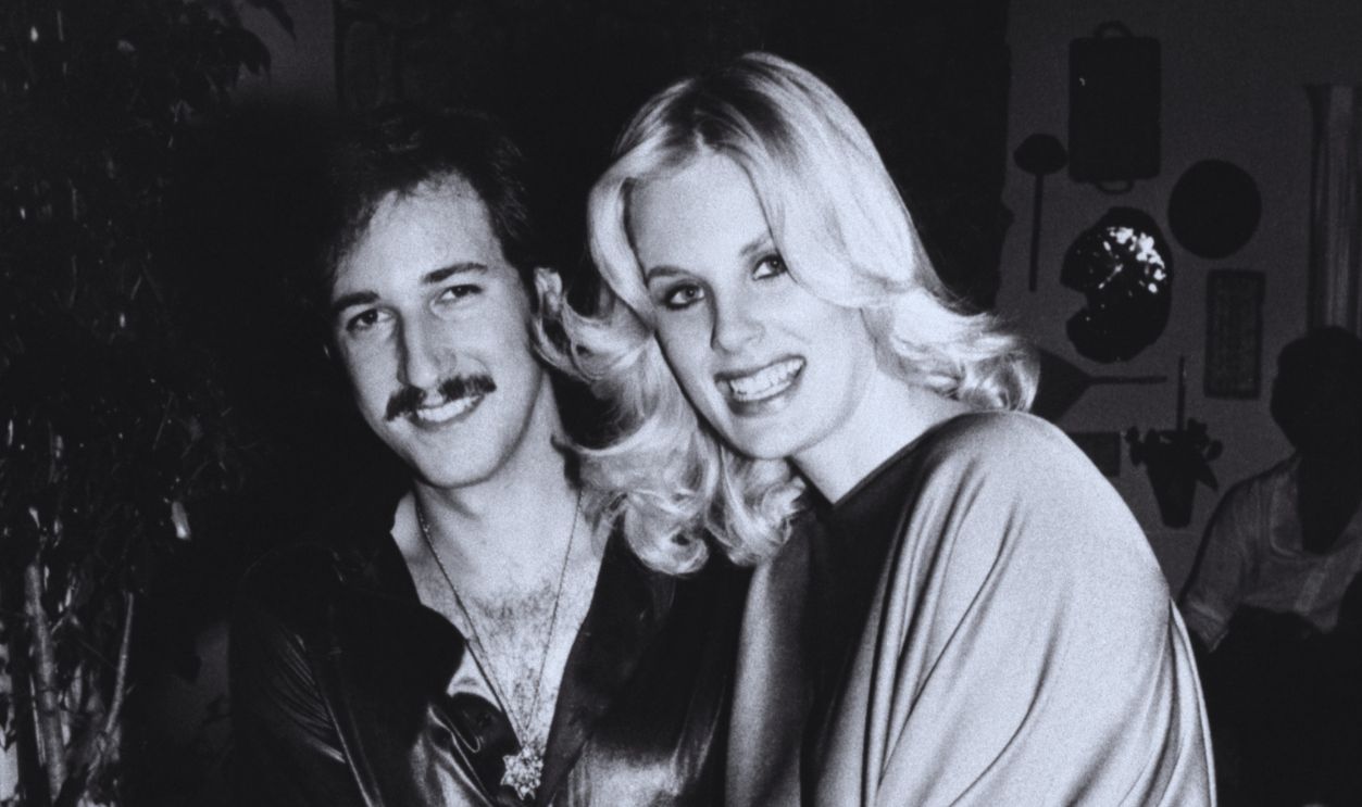 Gettyimages - 514679542, Model Dorothy Stratten and Husband Cut Birthday Cake
