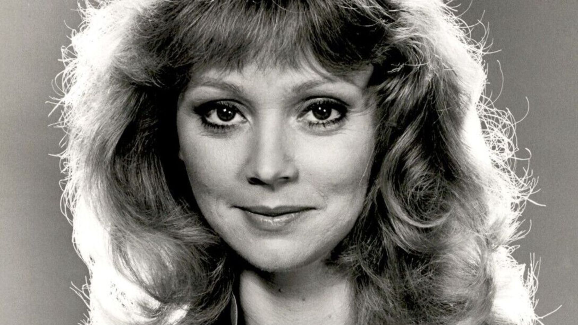 LEARNING SOMETHING NEW -- Shelley Long plays a well-bred, sheltered teaching assistant eager to expand her horizons as a cocktail waitress in