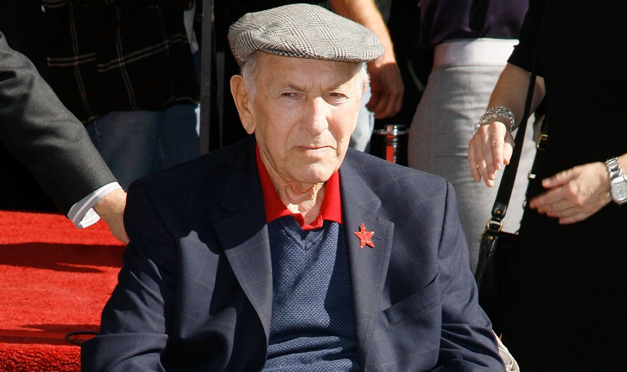 Getty Images - 93093604 - Actor Jack Klugman attends the ceremony honoring Actor John Stamos with a star on the Hollywood Walk of Fame on November 16, 2009 in Hollywood, California.
