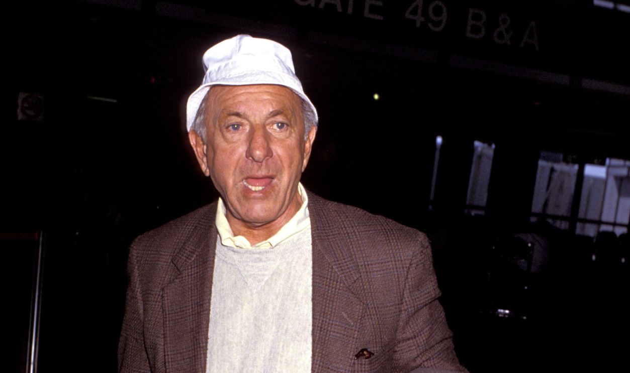 Getty Images - 115398775 - Jack Klugman during Jack Klugman Arriving from New York City at Los Angeles International Airport at Los Angeles International Airport in Los Angeles, California, United States.