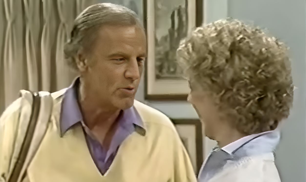 Screenshot from Condo (1983)