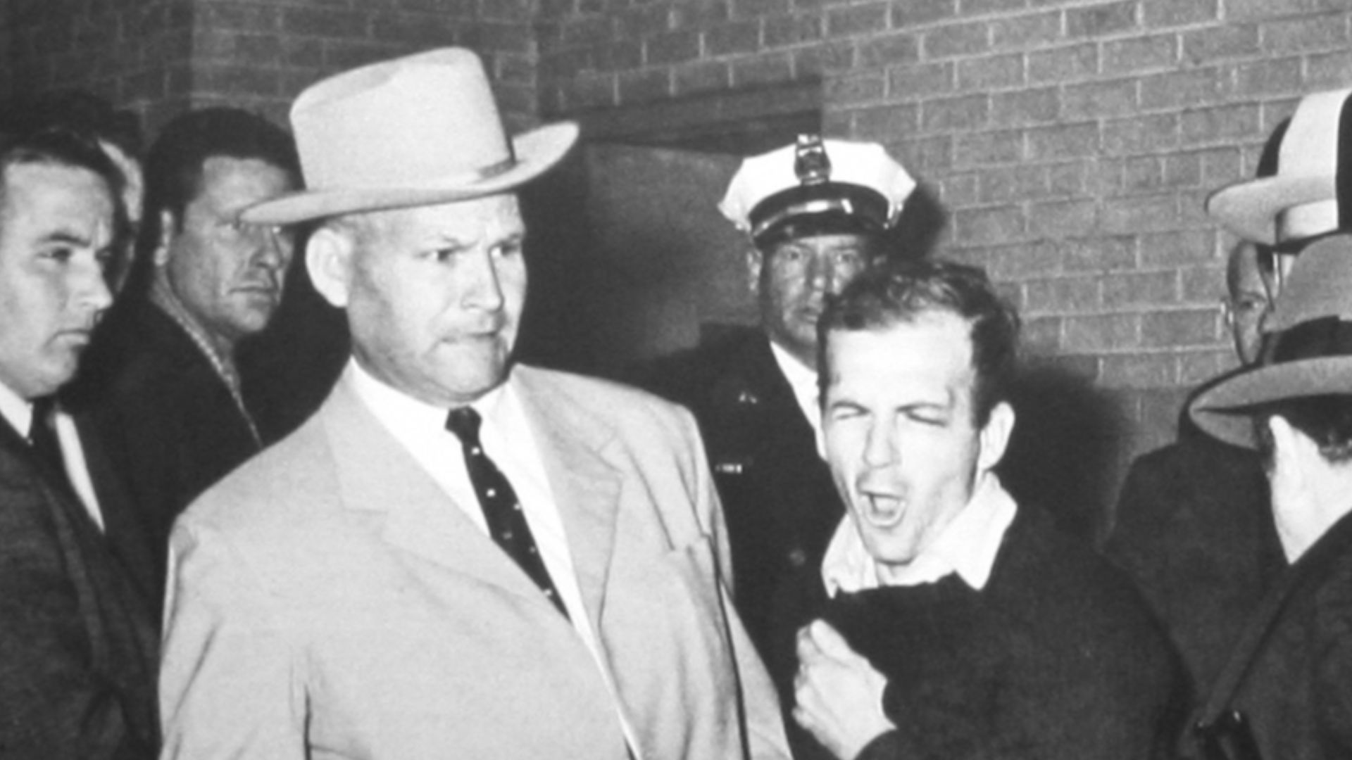 Jack Ruby (52) shoots Lee Harvey Oswald (24). Winner of the 1964 Pulitzer Prize for Photography.