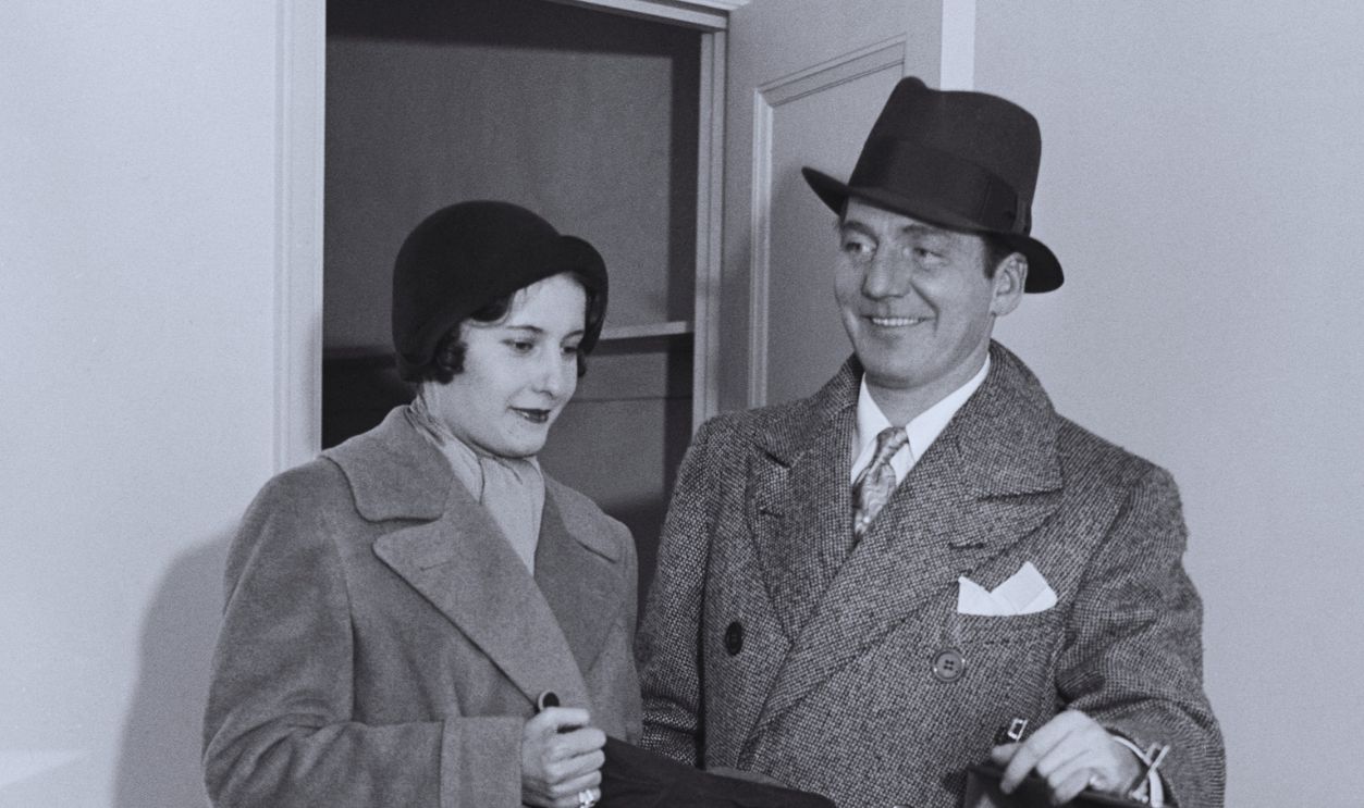 Gettyimages - 515180890, Barbara Stanwyck with Husband Frank Fay