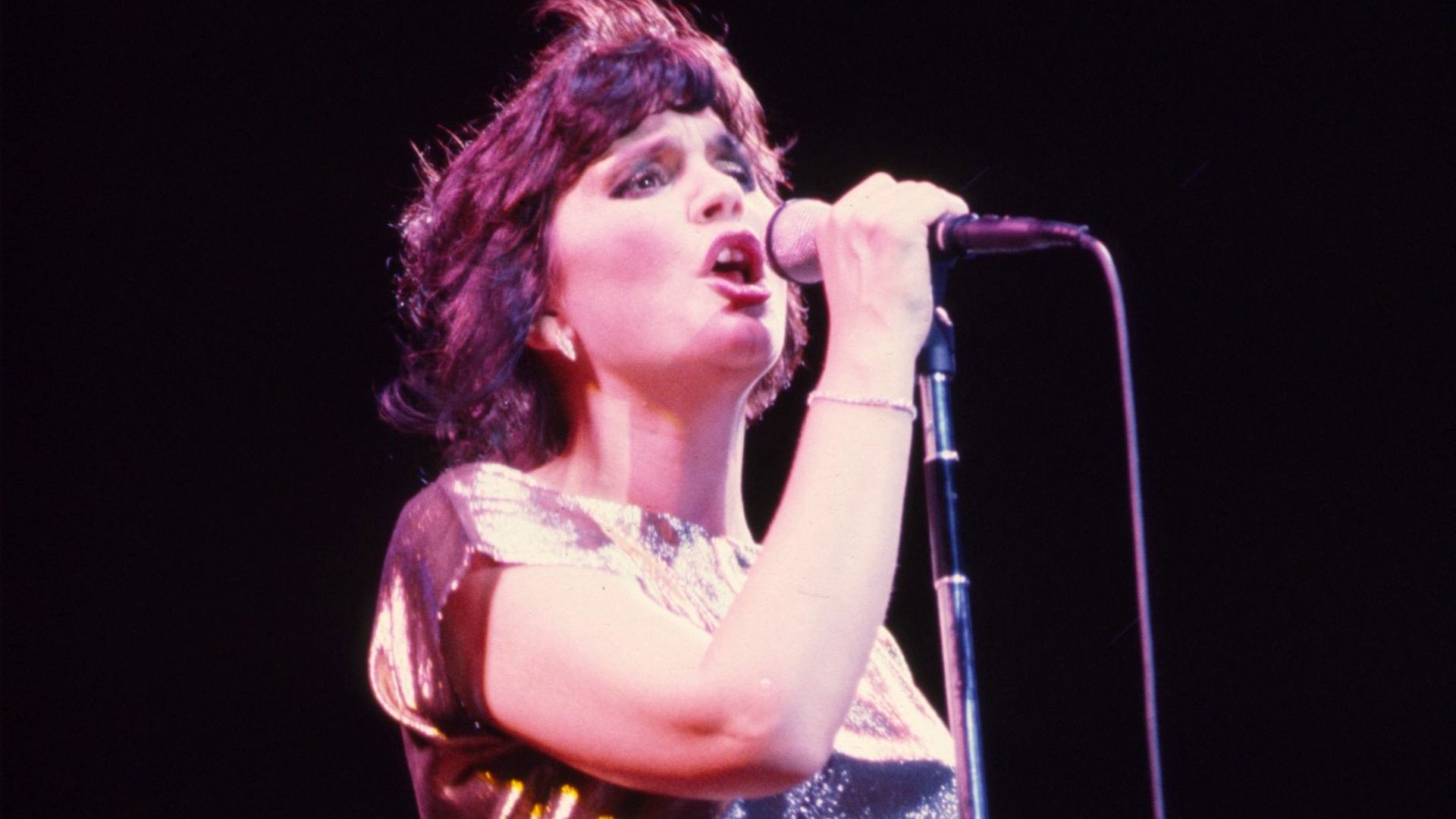 Linda Ronstadt performs at Six Flags Over Texas in Arlington, Texas, August, 1981.