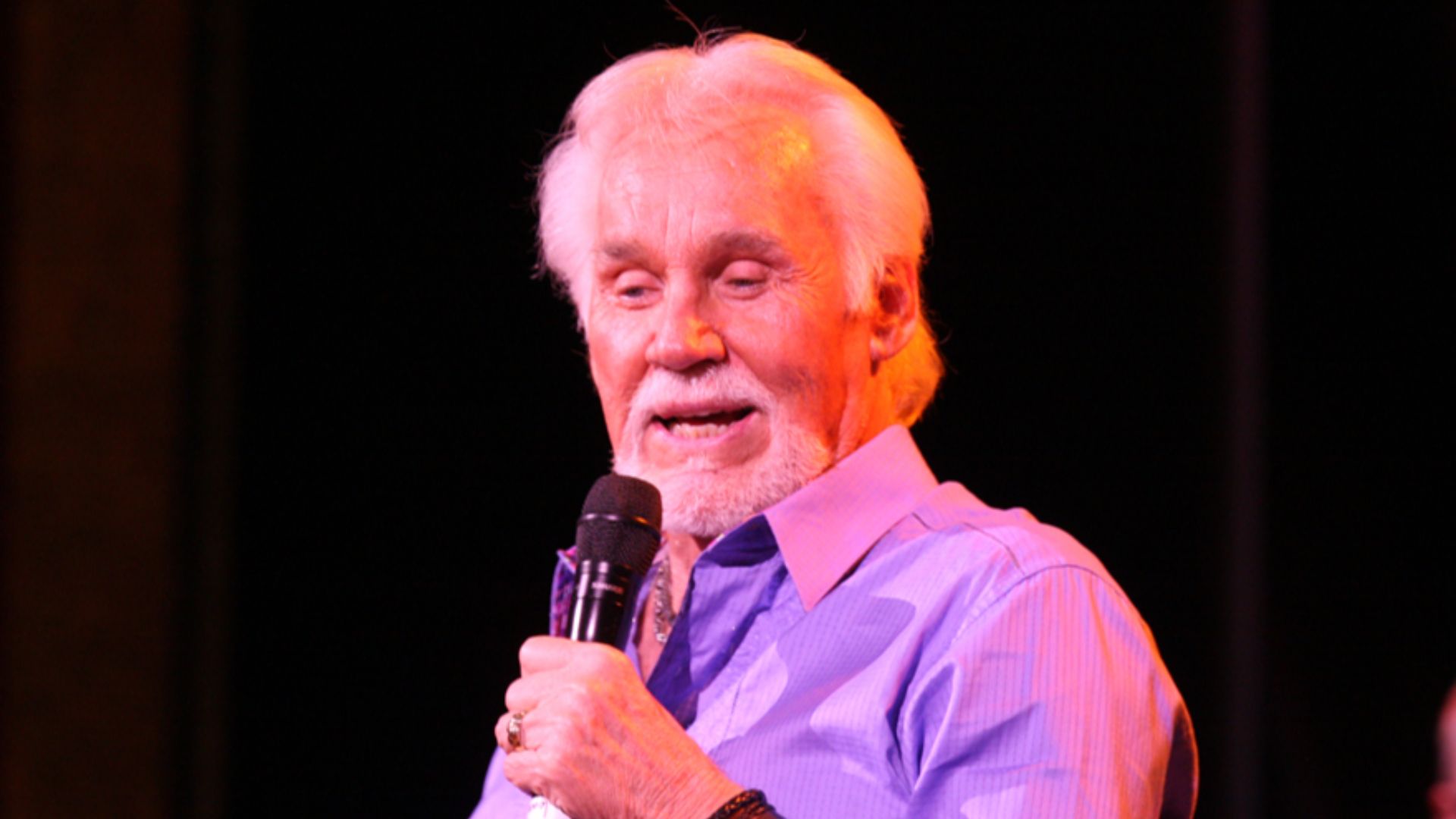 Country music legend Kenny Rogers performs State Theatre, Sydney; Australian music legend John Williamson supports.