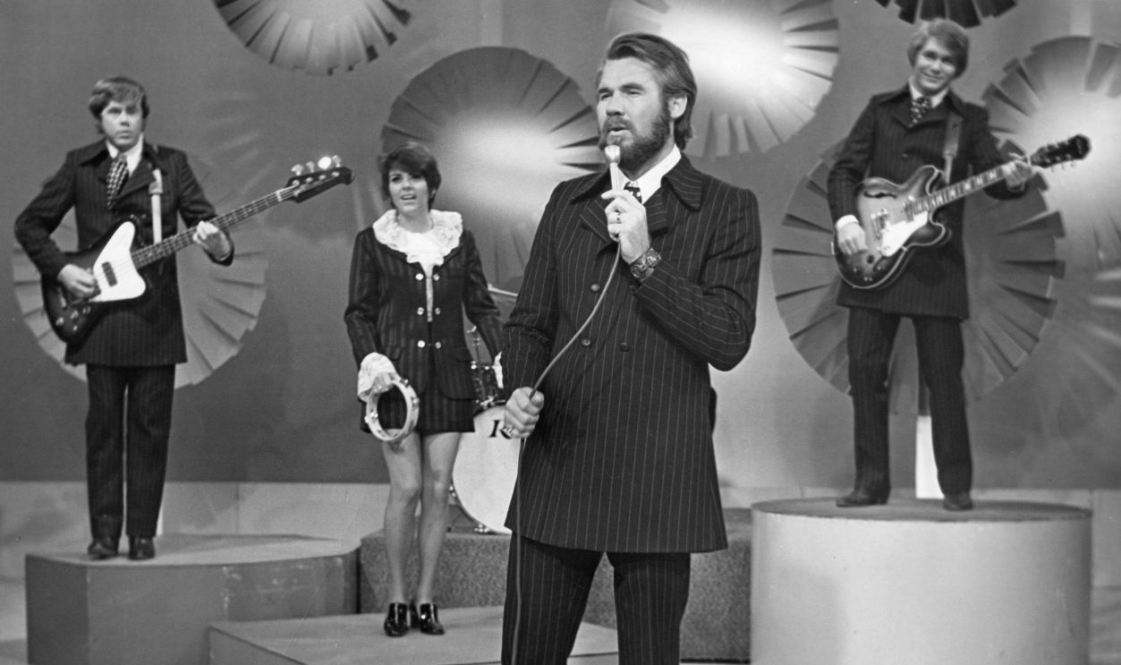 Kenny Rogers, Terry Williams, Mary Arnold, Kin Vassy and Mickey Jones of 