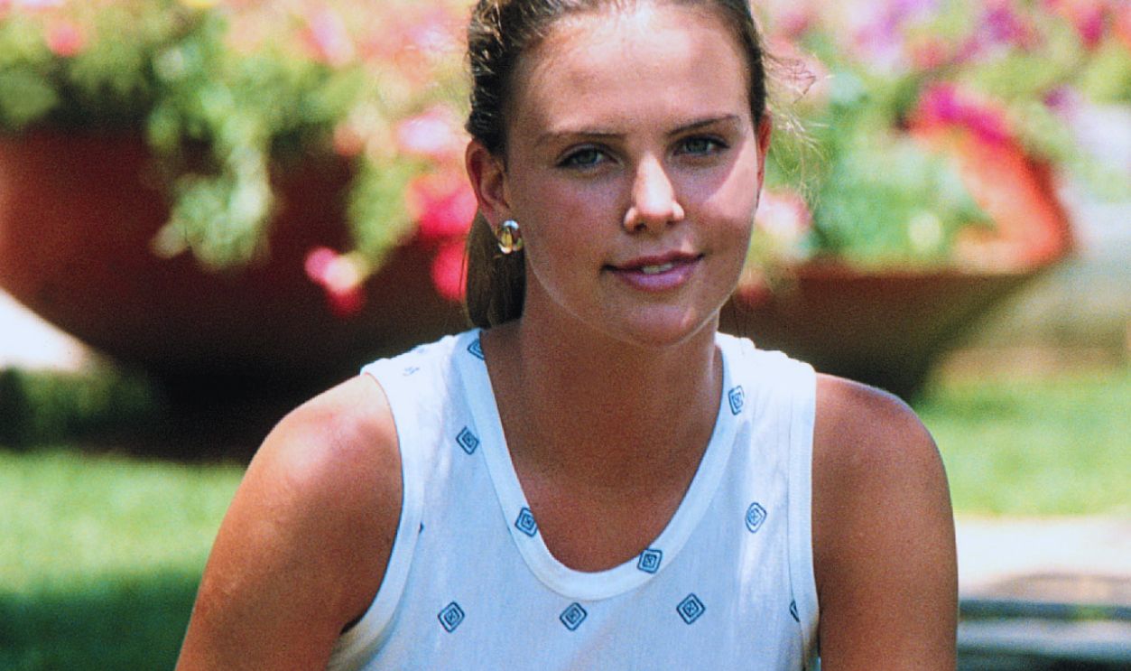 Charlize Theron In Hometown BENONI, SOUTH AFRICA - JANUARY 20: (SOUTH AFRICA, UAE, BRAZIL AND TURKEY OUT): South African actress Charlize Theron poses outside her home on January 20, 1992 in her hometown, Benoni, South Africa.