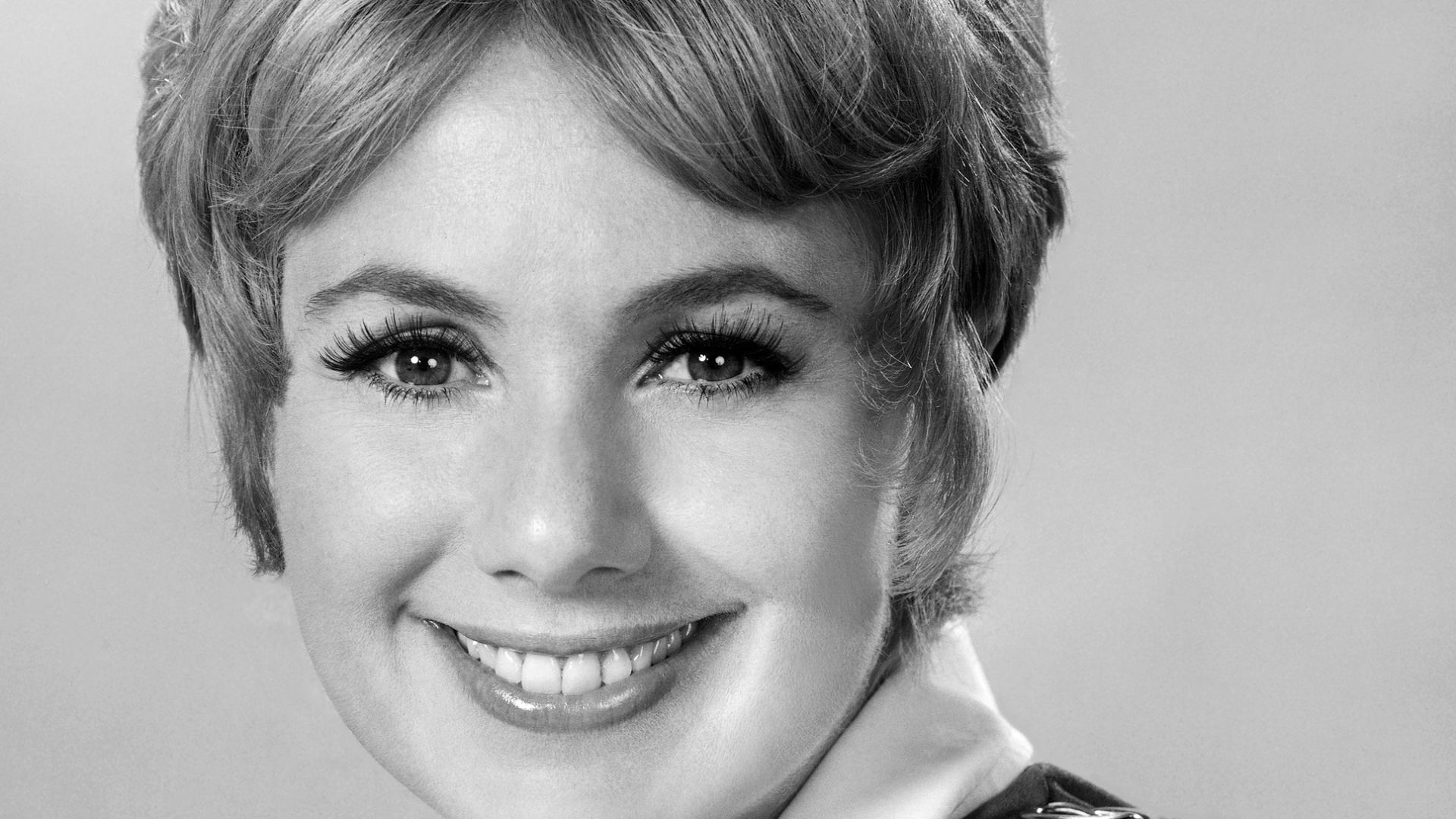 Publicity photo of American actress, Shirley Jones promoting her role on the ABC comedy series The Partridge Family.