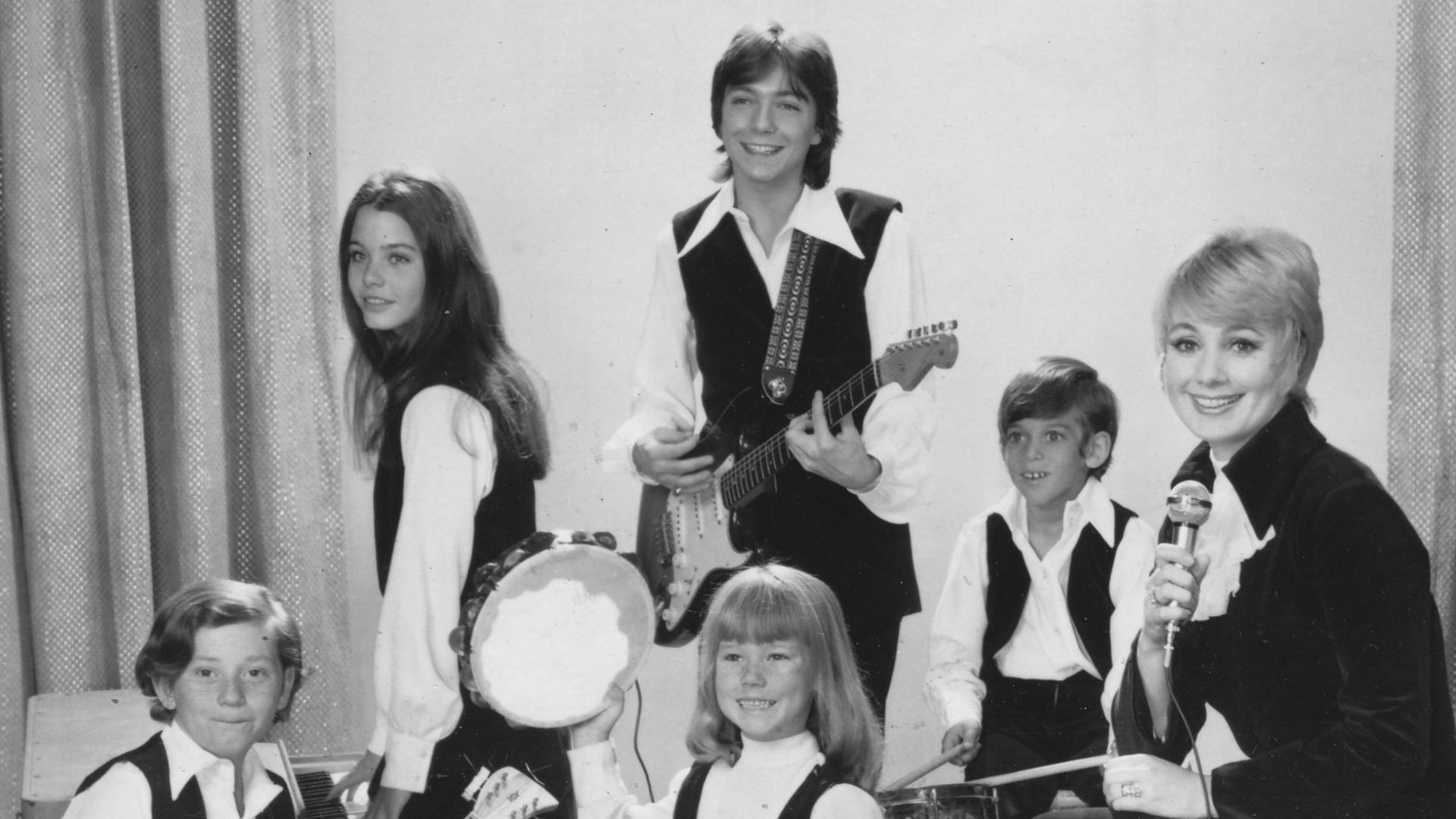 Publicity photo of television actors, (Clockwise from top) David Cassidy, Jeremy Gelbwaks, Shirley Jones, Suzanne Crough, Danny Bonaduce and Susan Dey promoting the September 25, 1970 premiere of the ABC comedy series The Partridge Family.