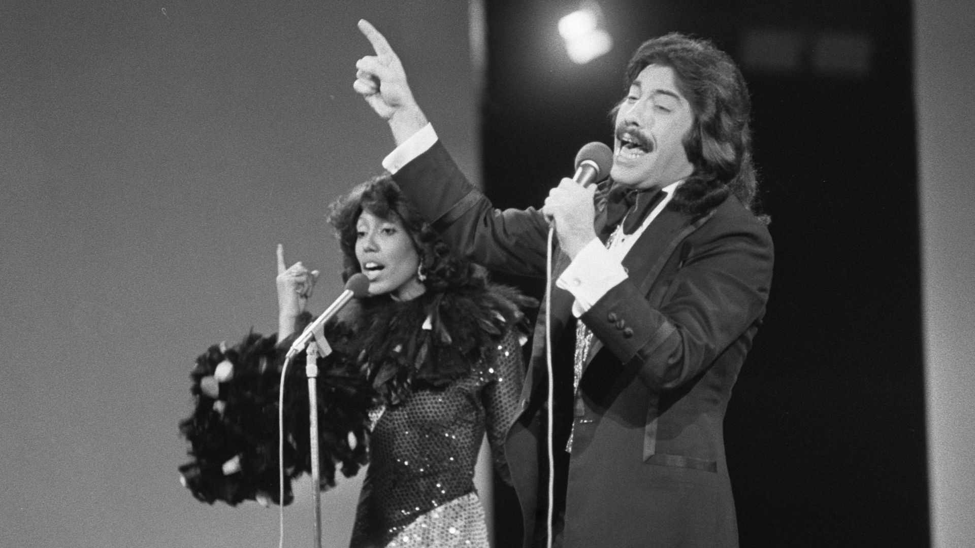 Collectie / Archief : Fotocollectie Anefo
Reportage / Serie : Grand Gala du Disque in de RAI
Beschrijving : Tony Orlando & Dawn
Datum : 17 februari 1974
Locatie : Amsterdam, Noord-Holland
Trefwoorden : festivals, zangers
Persoonsnaam : Orlando, Tony
Inste