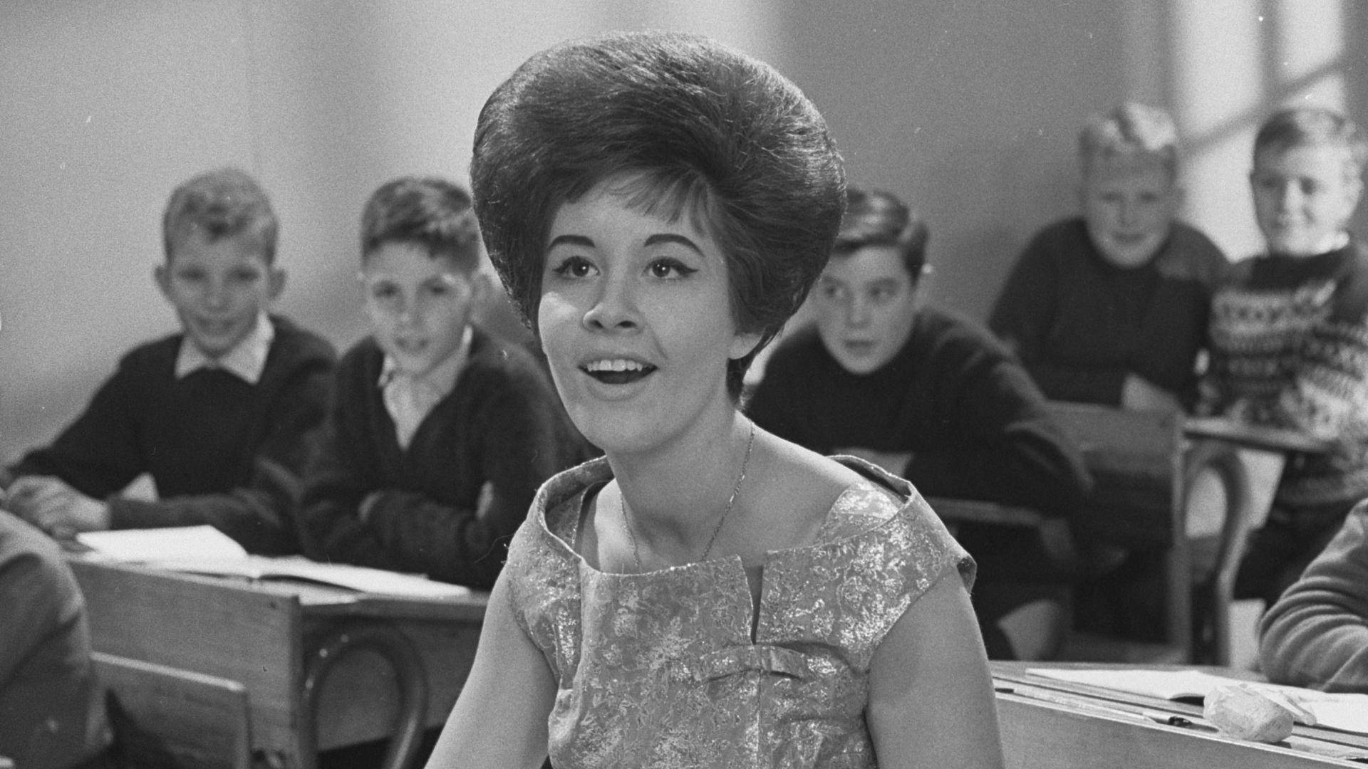 Collectie / Archief : Fotocollectie Anefo
Reportage / Serie : [ onbekend ]
Beschrijving : Rudi Carrellshow , Helen Shapiro 16 jaar
Datum : 8 maart 1963
Fotograaf : Pot, Harry / Anefo
Auteursrechthebbende : Nationaal Archief 
Materiaalsoort : Negatief (zwa