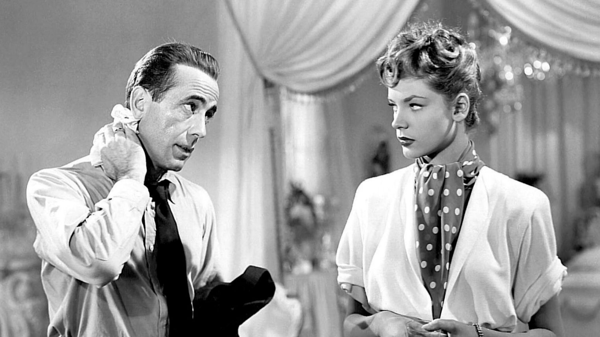 Humphrey Bogart & Lauren Bacall in American film noir The Big Sleep (1946).