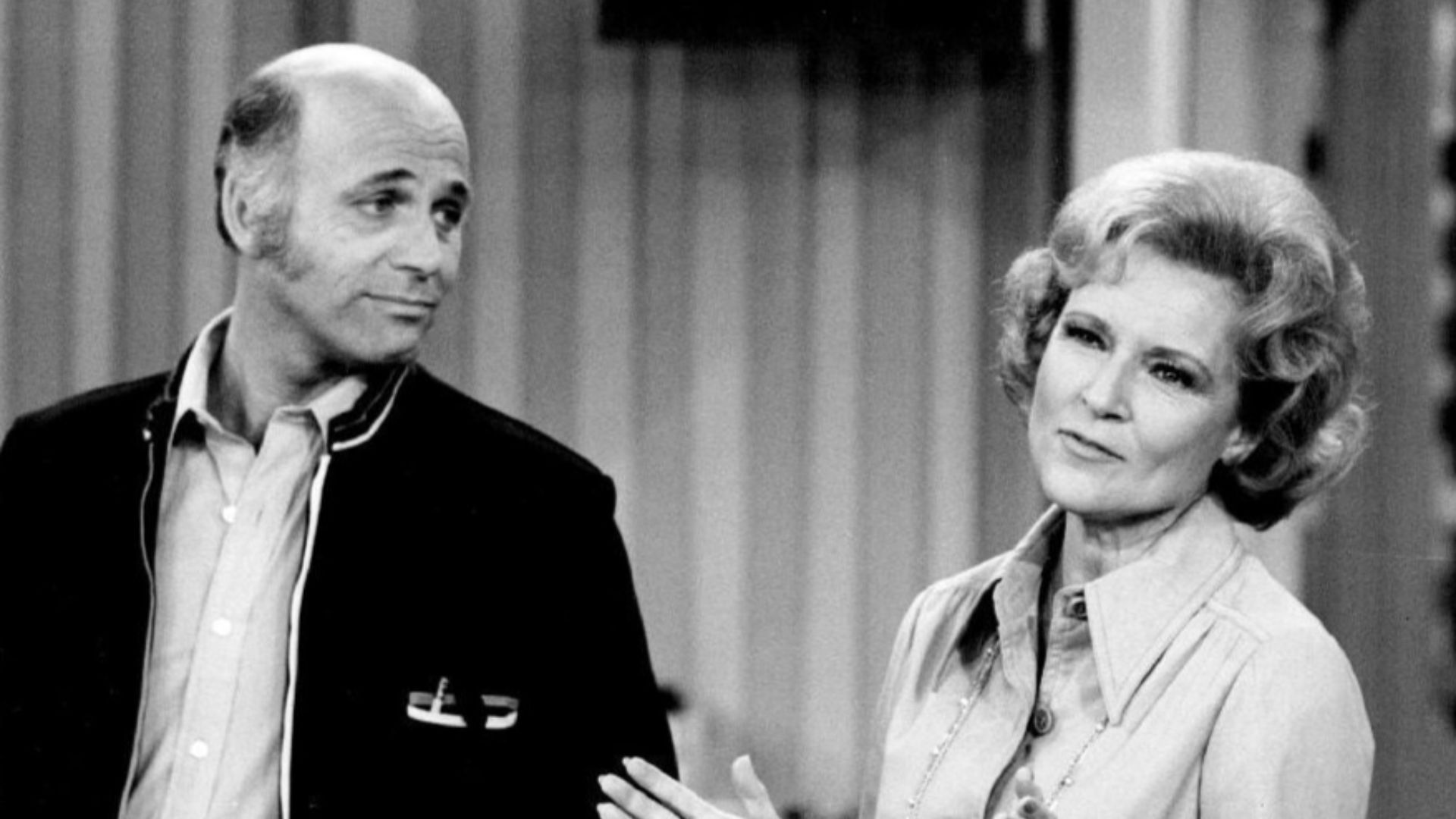 Photo of Gavin MacLeod as Murray Slaughter and Betty White as Sue Ann Nivens from The Mary Tyler Moore Show.