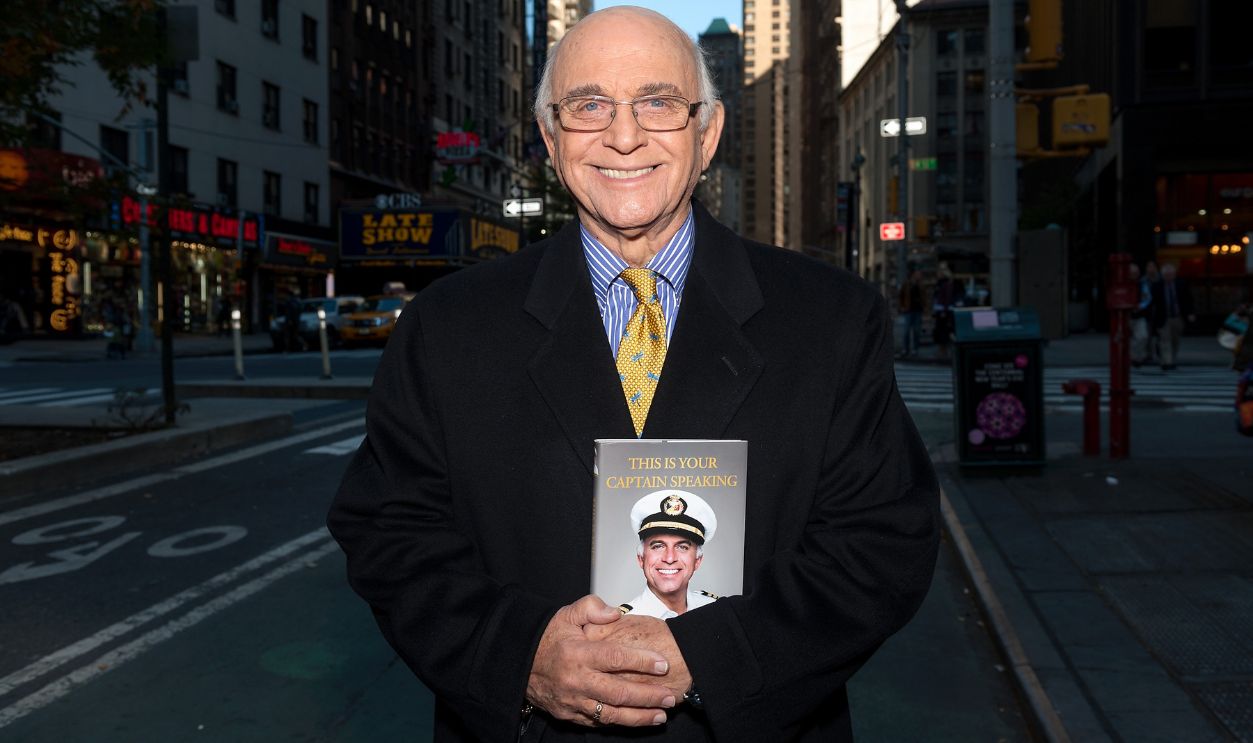 Gavin MacLeod visits