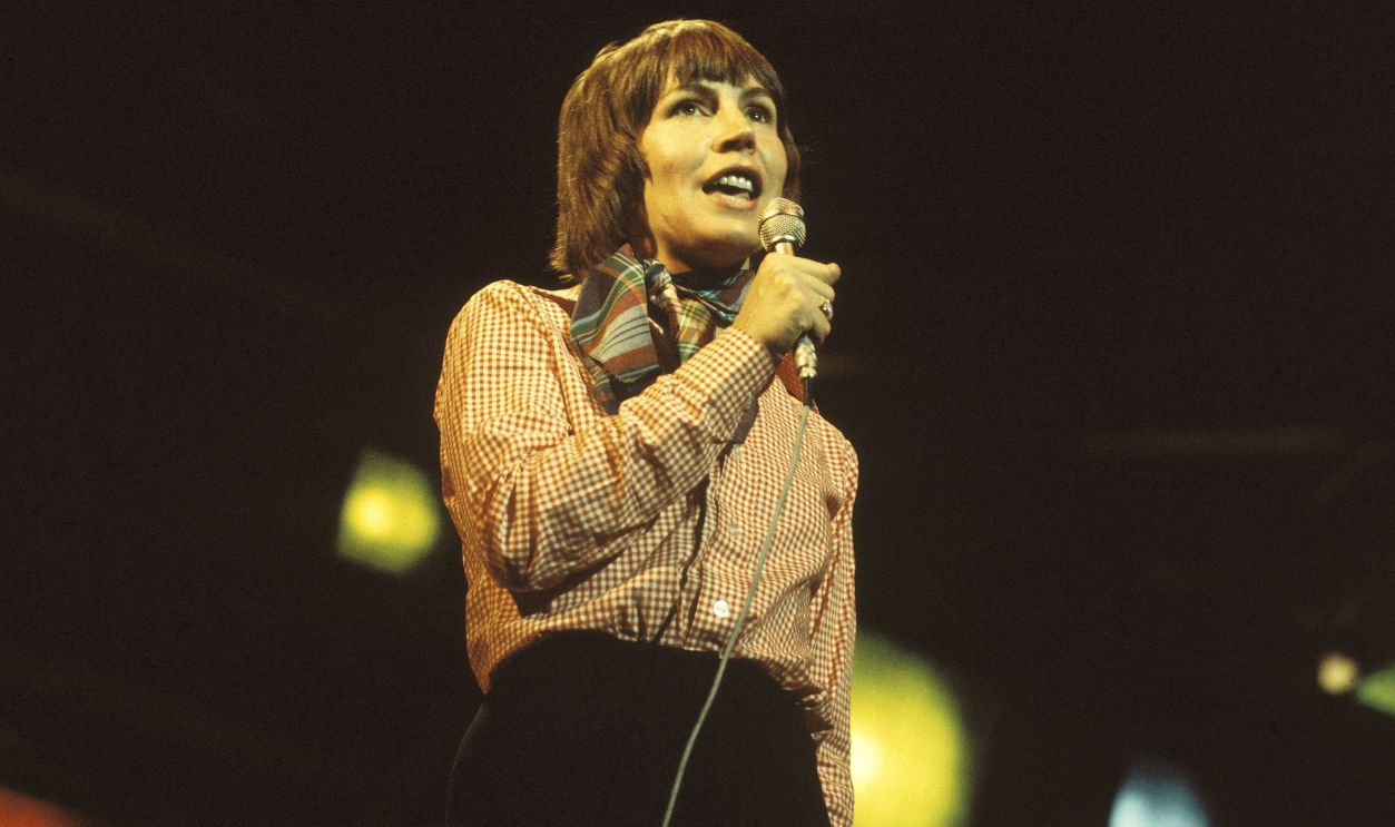 Helen REDDY performing