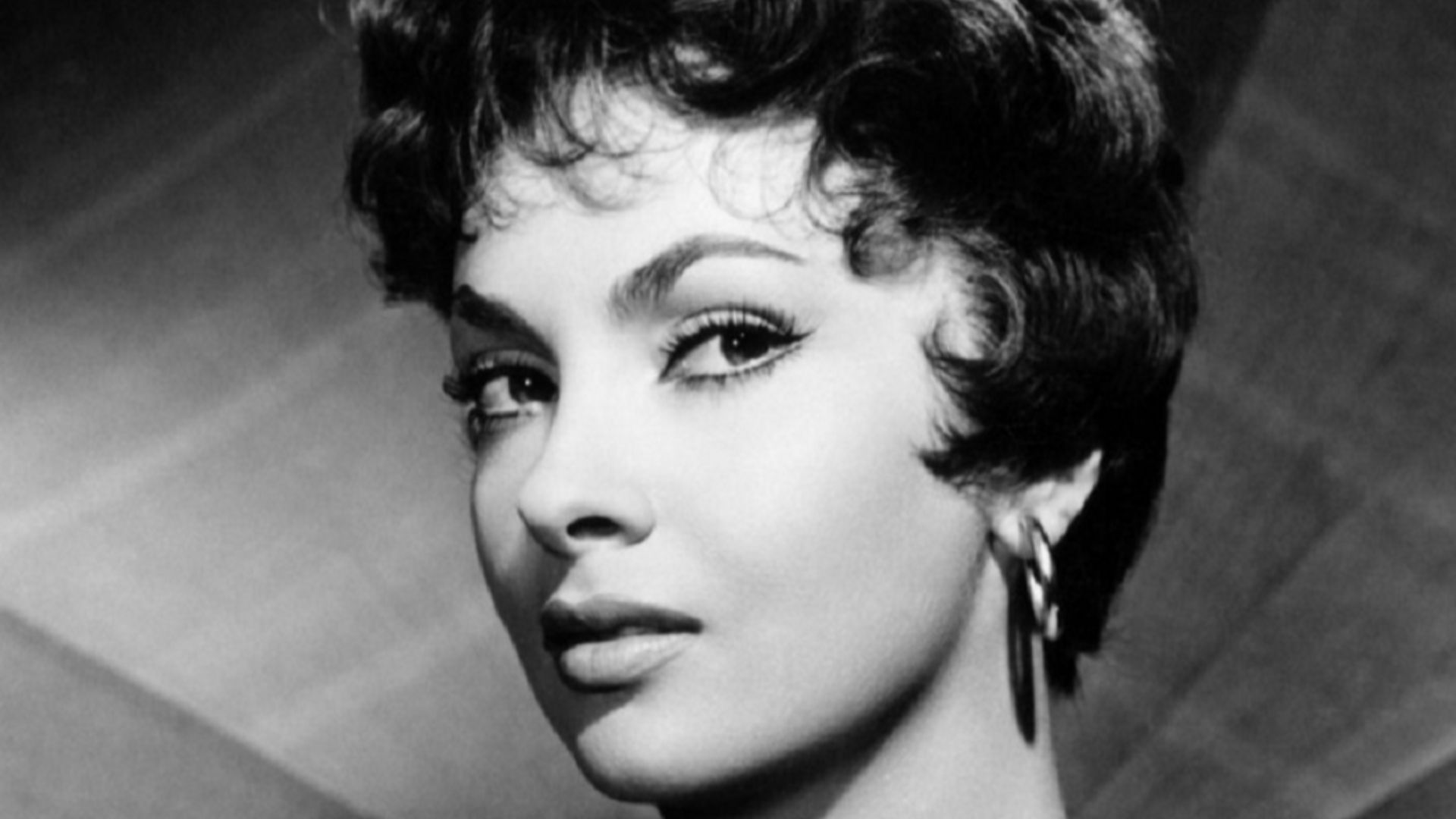 Publicity photo of actress Gina Lollobrigida for the film, Trapeze, 1956.