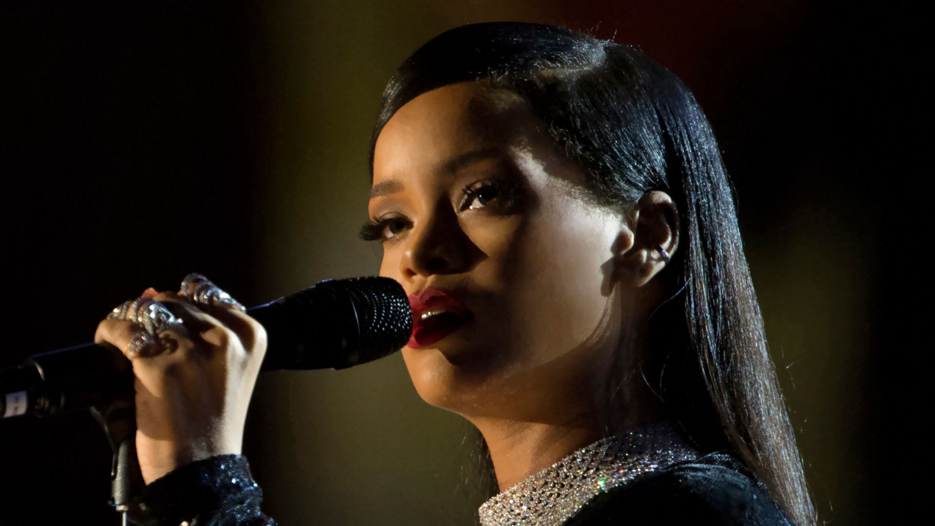 Rihanna sings during The Concert for Valor in Washington, D.C. Nov. 11, 2014. DoD News photo by EJ Hersom