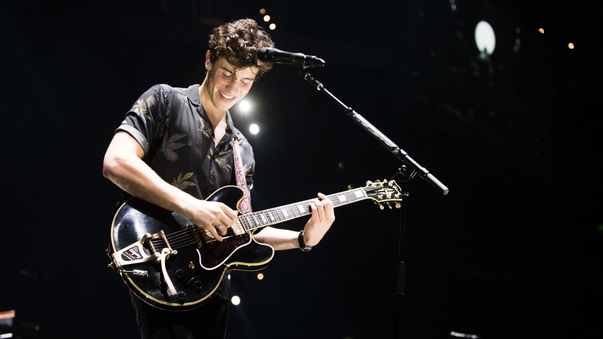own work photograph of Shawn Mendes in 2017