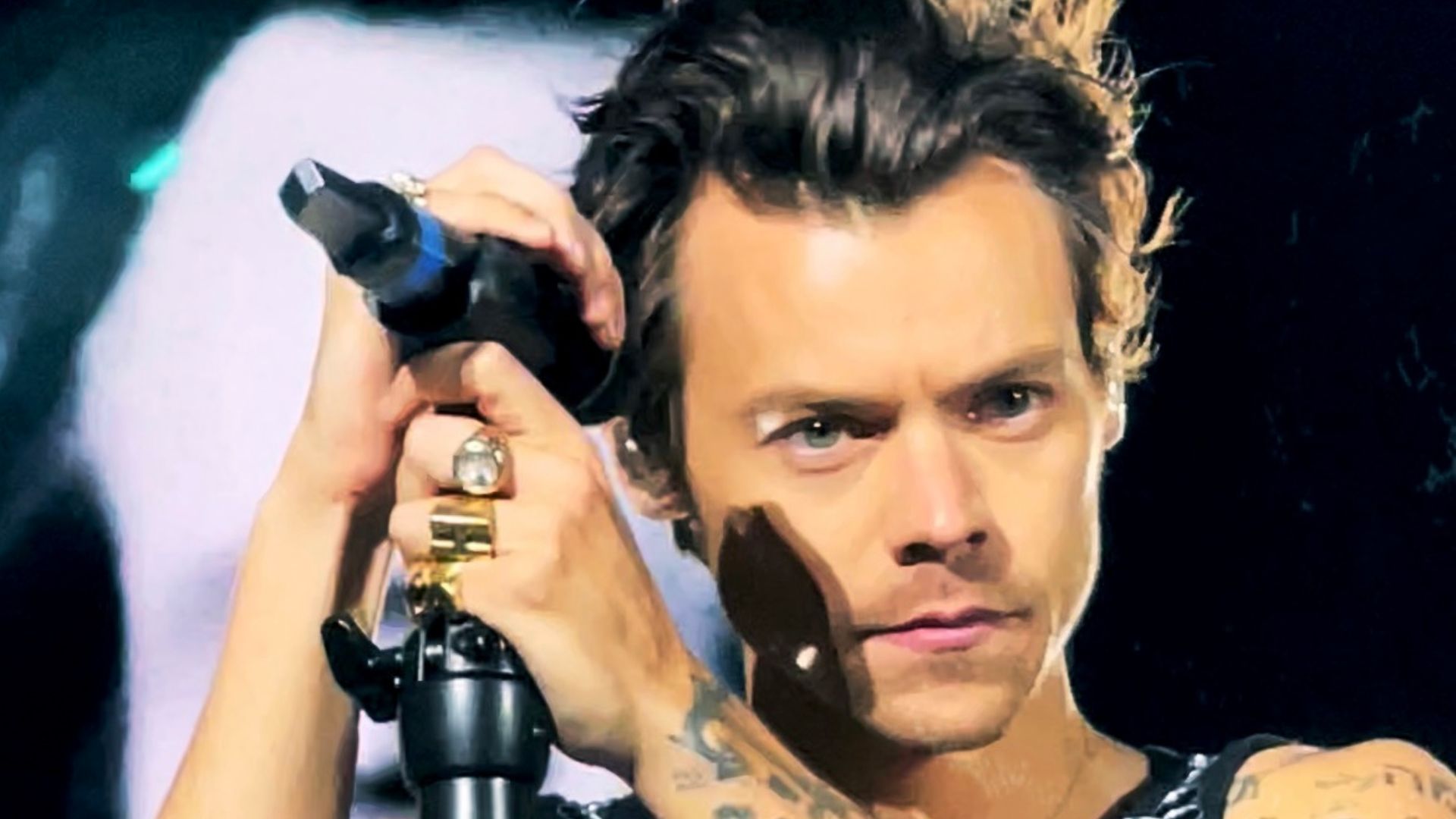 Harry Styles performing at Wembley Stadium on 19 June 2022.