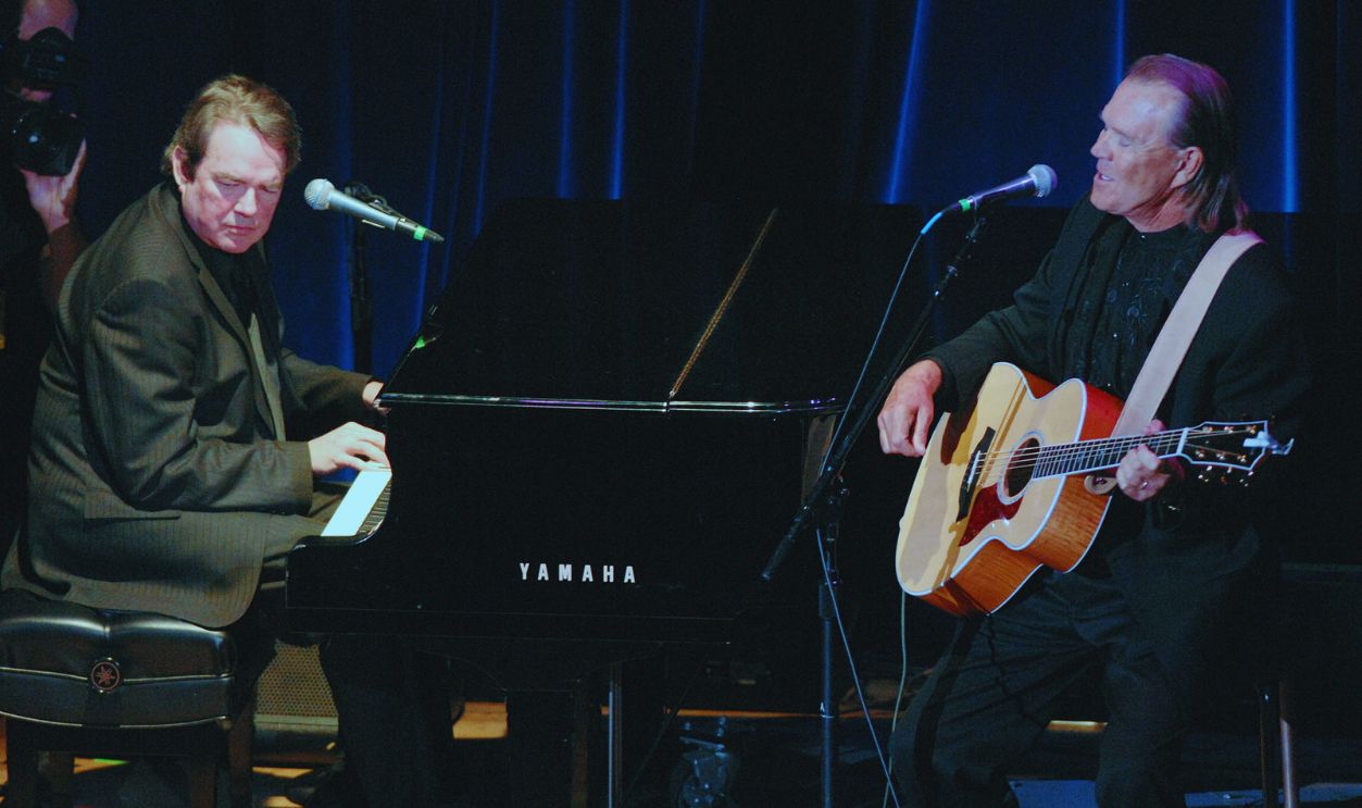 Gettyimages - 114560211, 44th Annual ASCAP Country Music Awards - Show Jimmy Webb and Glen Campbell during 44th Annual ASCAP Country Music Awards - Show at Ryman Theater in Nashville, TN., United States.