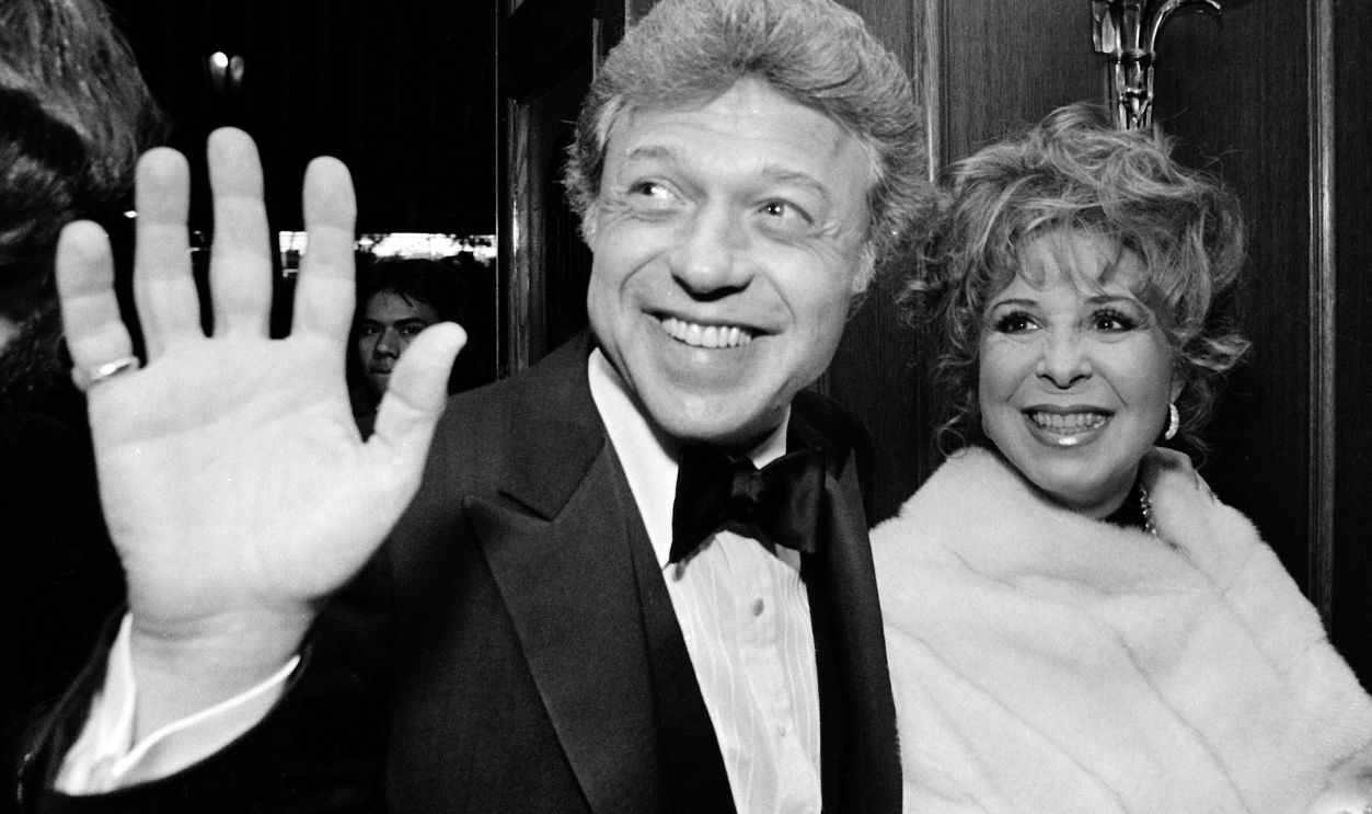 Eydie Gorme and Steve Lawrence at George Burns Gathering BEVERLY HILLS, CALIFORNIA - JANUARY 18 : Singer Steve Lawrence and wife Eydie Gorme joined comedian George Burns as he celebrated his 80th year in Show Business with a gathering of friends at Chasen's Restaurant, January 18, 1983 in Beverly Hills, California.