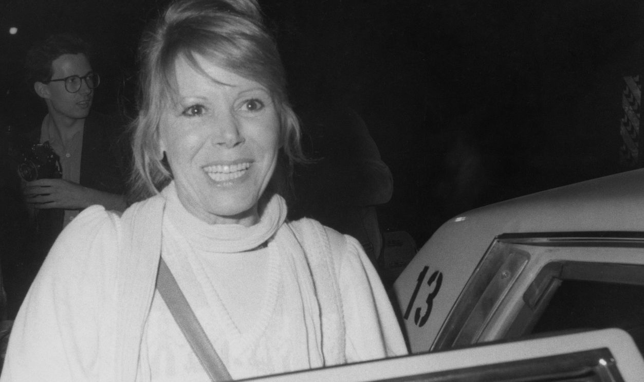 Judy Carne attends a party at Sardi's for the opening night of 'Goose & Tom Tom', Sean Penn and Madonna's new play, in New York City, New York, United States, 30th August 1986. 