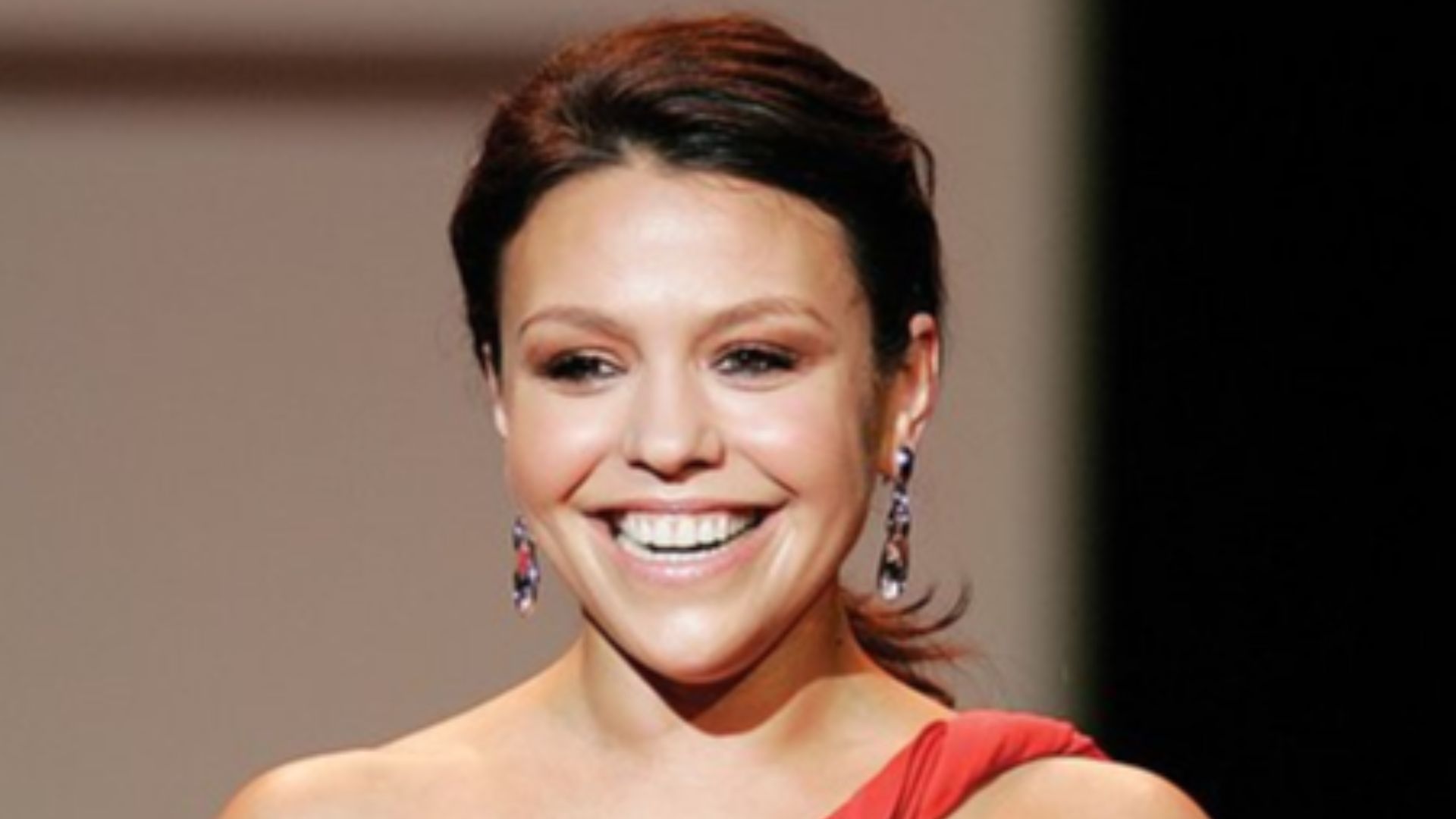 Talk show host and TV cook Rachel Ray in the 2007 Red Dress Collection for en:The Heart Truth