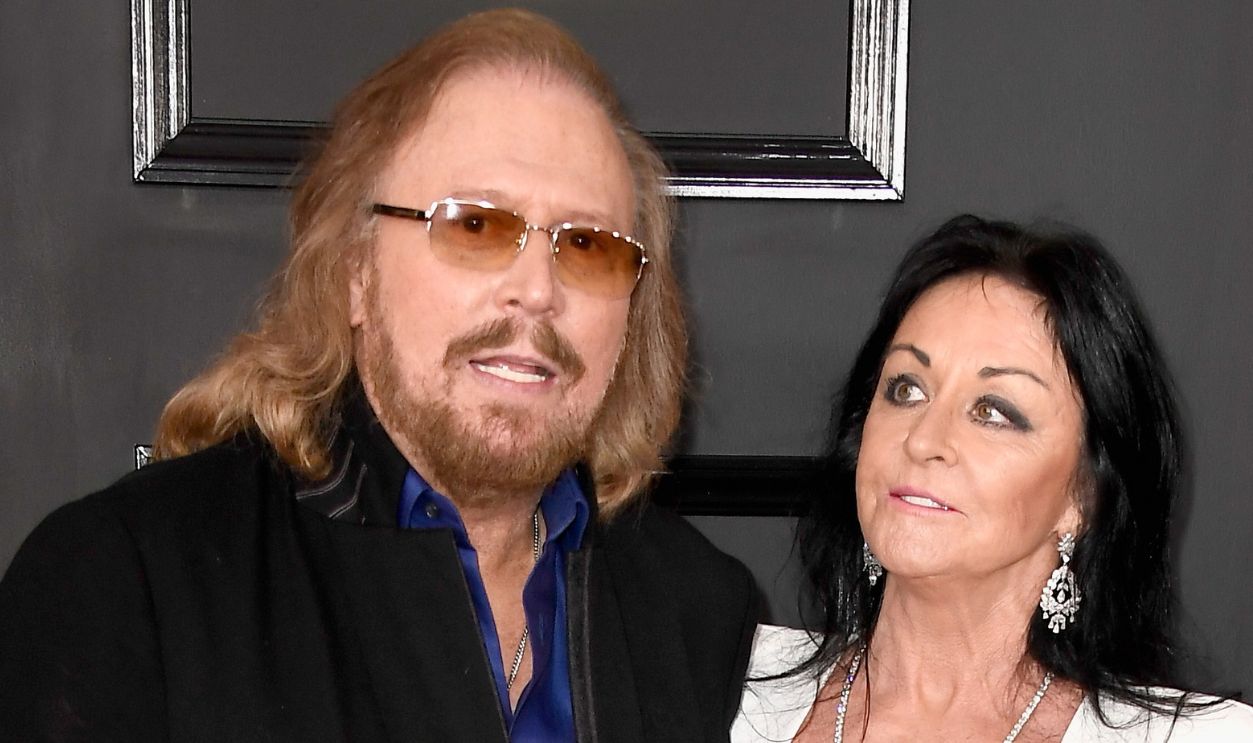 The 59th GRAMMY Awards - Arrivals LOS ANGELES, CA - FEBRUARY 12: Singer Barry Gibb (L) and Linda Gray attends The 59th GRAMMY Awards at STAPLES Center on February 12, 2017 in Los Angeles, California. 