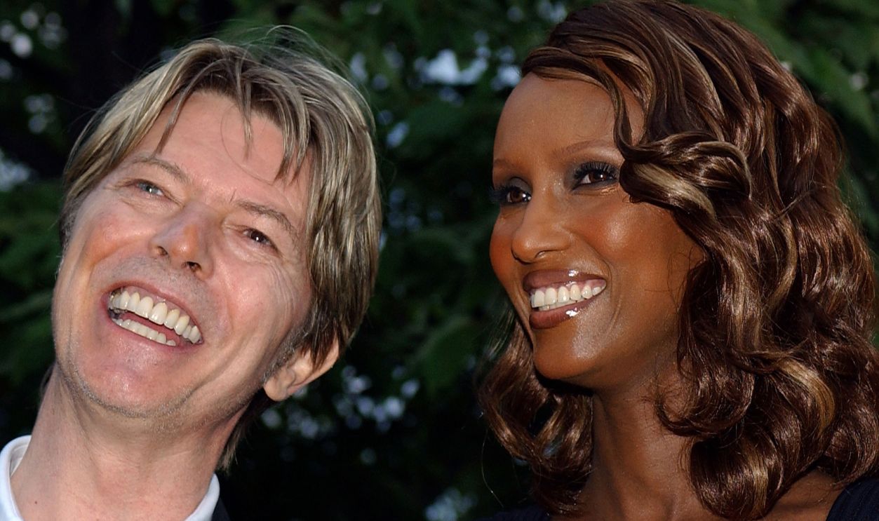 Serpentine Gallery Summer Party LONDON - JULY 9: Singer David Bowie and his wife Iman attend the Serpentine Gallery Summer Party at the Serpentine Gallery in Kensington Gardens July 9, 2002 in London, England.