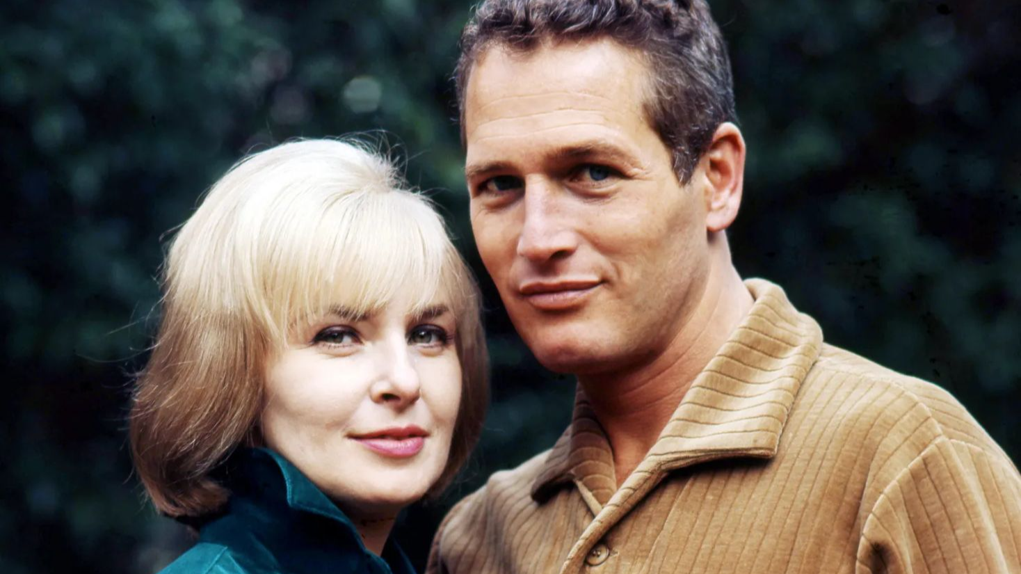 American actor Paul Newman (1925 - 2008) with his wife, American actress Joanne Woodward, circa 1965. 