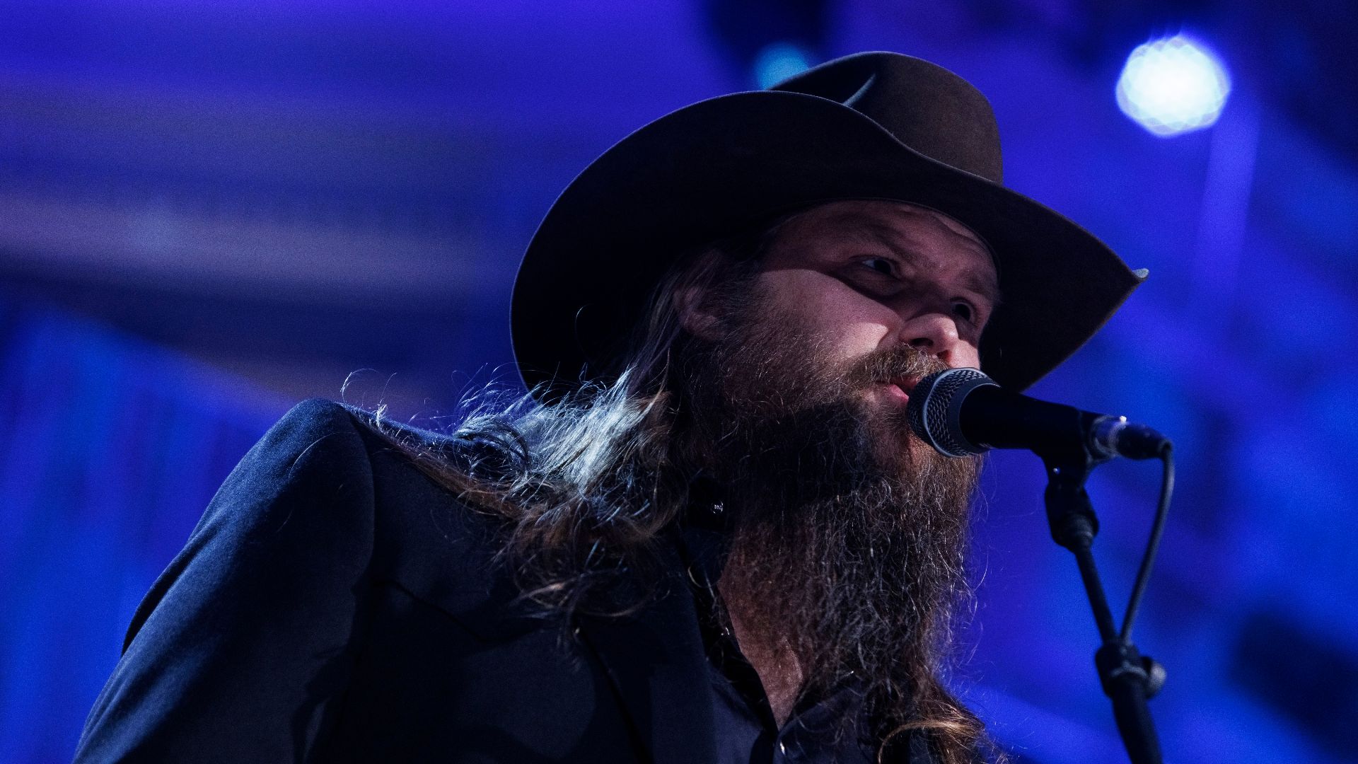 Chris Stapleton performs