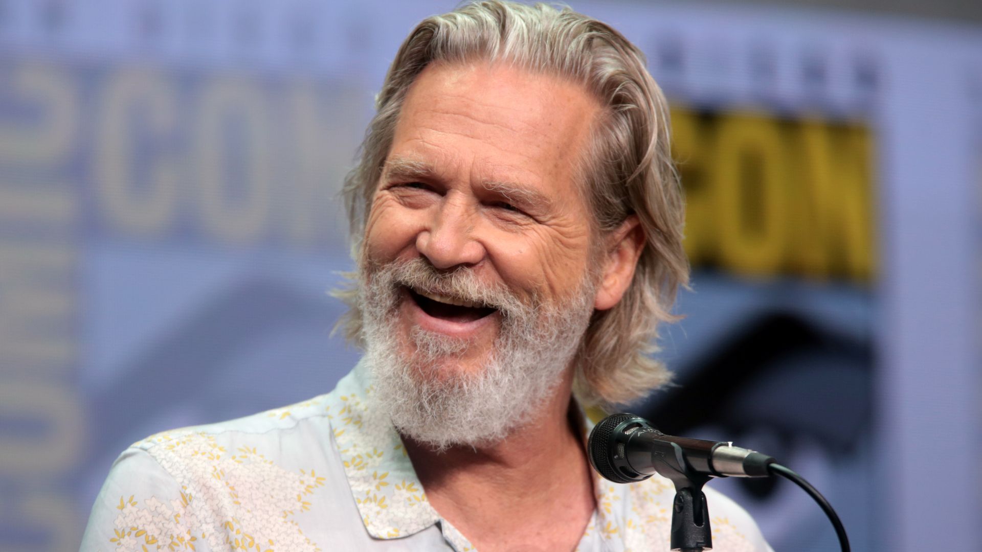 Jeff Bridges speaking at the 2017 San Diego Comic Con International, for