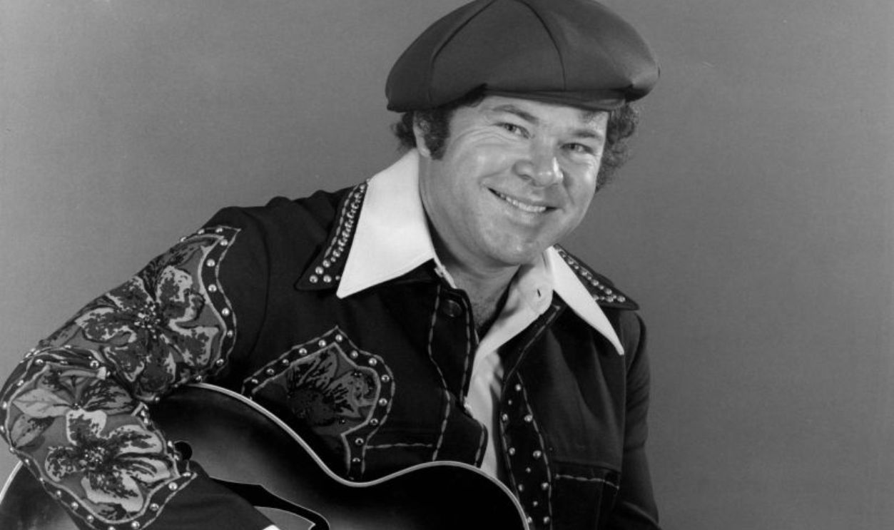Country musician Roy Clark poses for a portrait in April 1977.