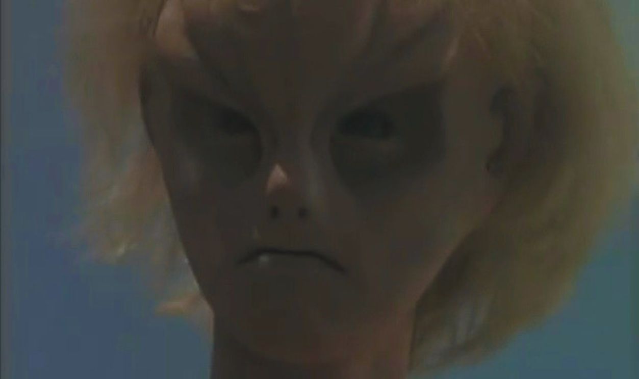 Screenshot from Intruders (1992) 