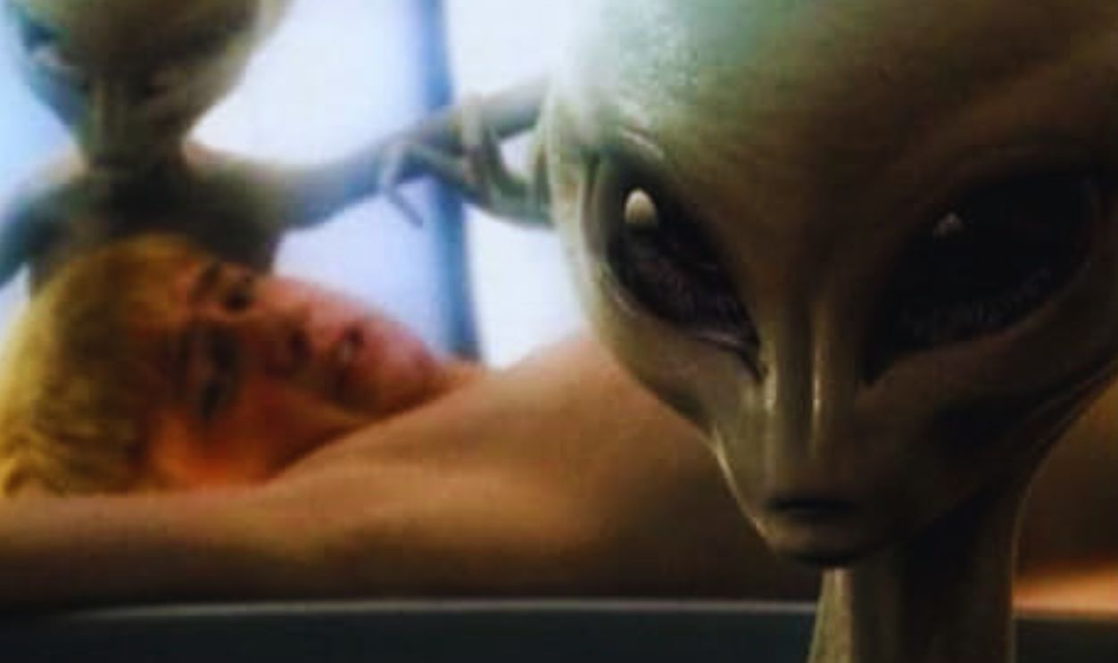 Screenshot from Taken (2002) 
